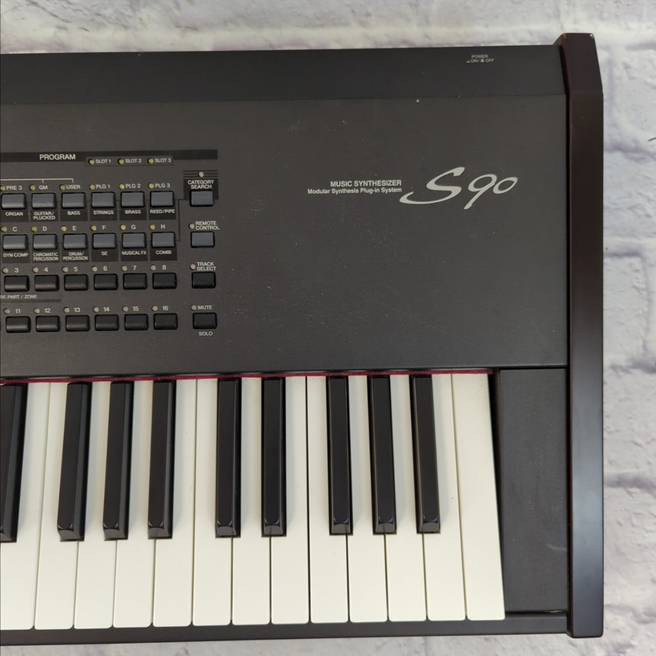 Yamaha S90 88-Key Weighted Synthesizer