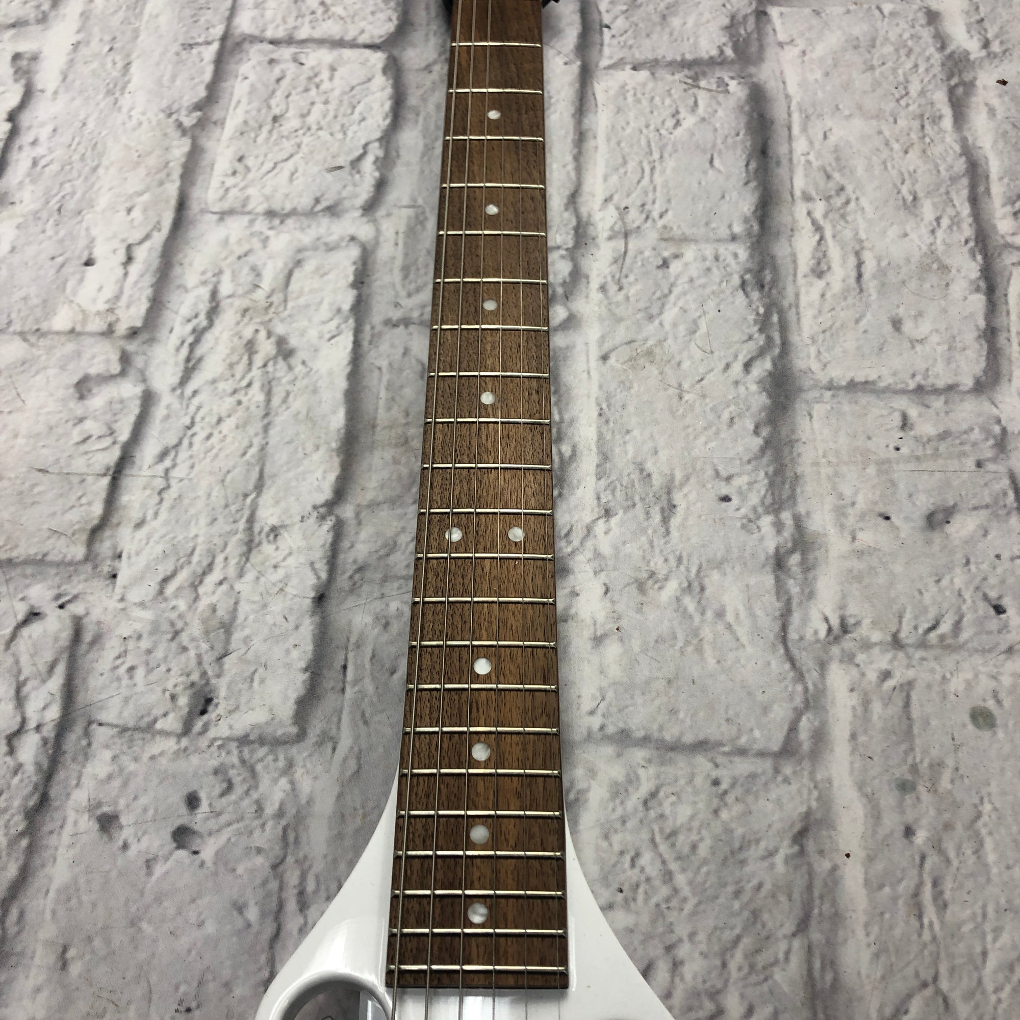 Traveler Ultra-Light White Electric Guitar