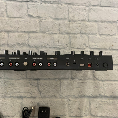 Native Instruments Traktor Kontrol S4 MK3 DJ Controller with Gig Bag