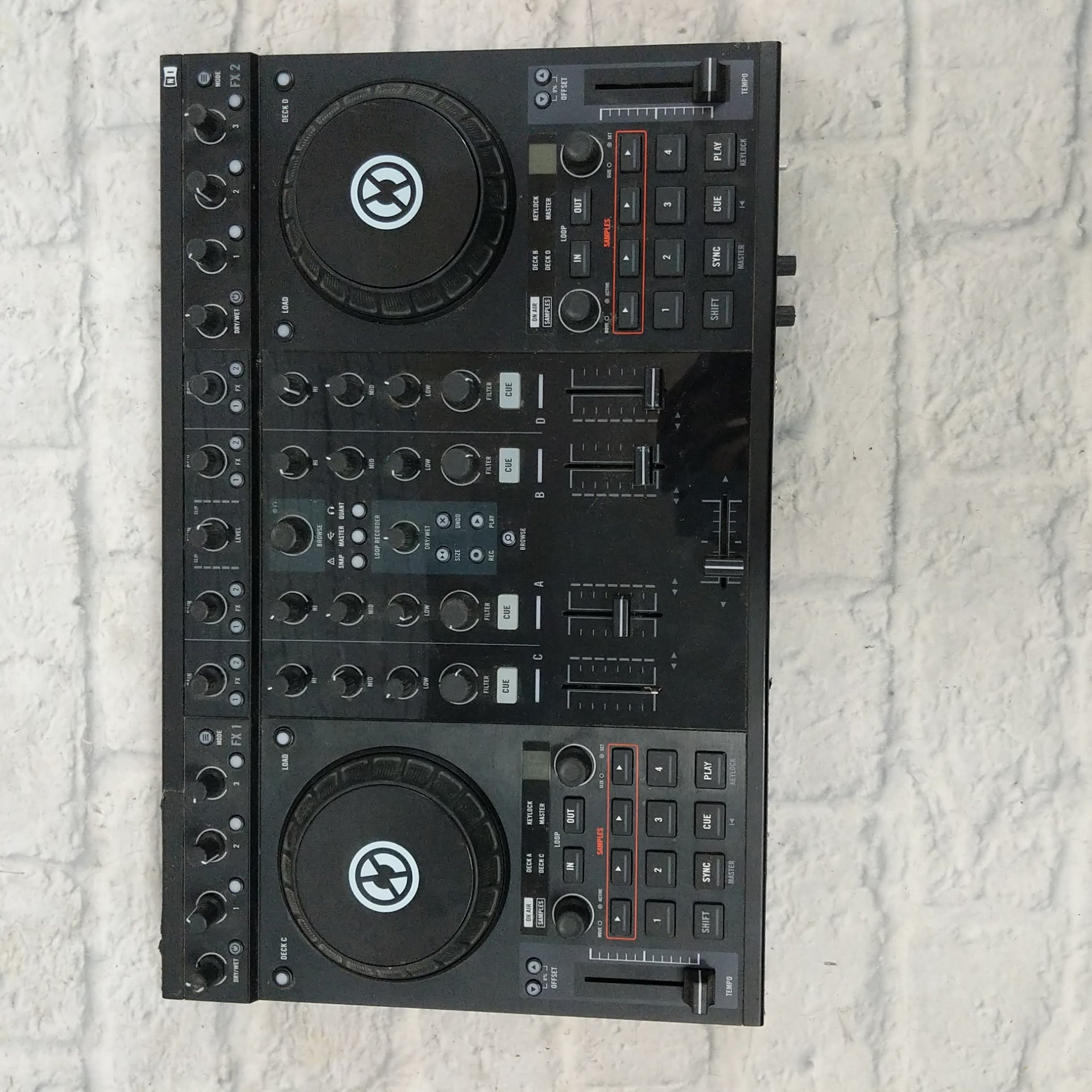 Native Instruments Traktor Kontrol S4 mk1 - Evolution Music