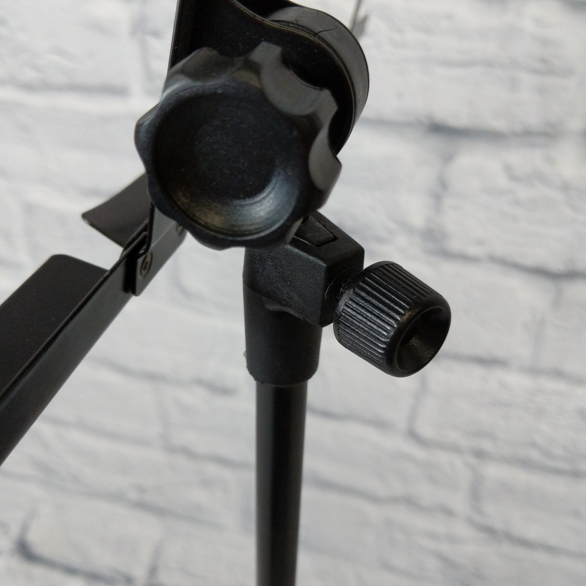 No Name wire stand