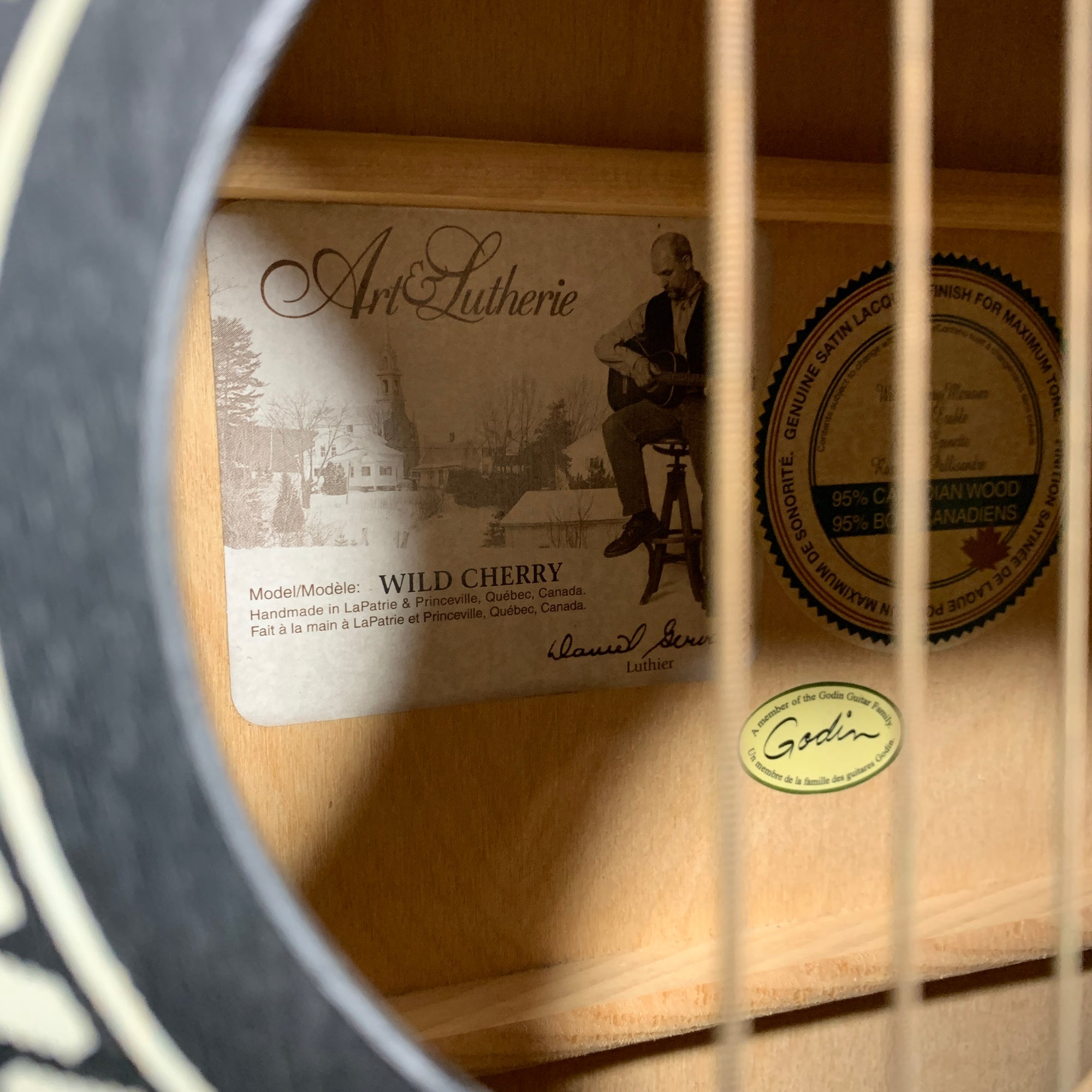 Art & Lutherie Wild Cherry Black Acoustic Guitar - Evolution