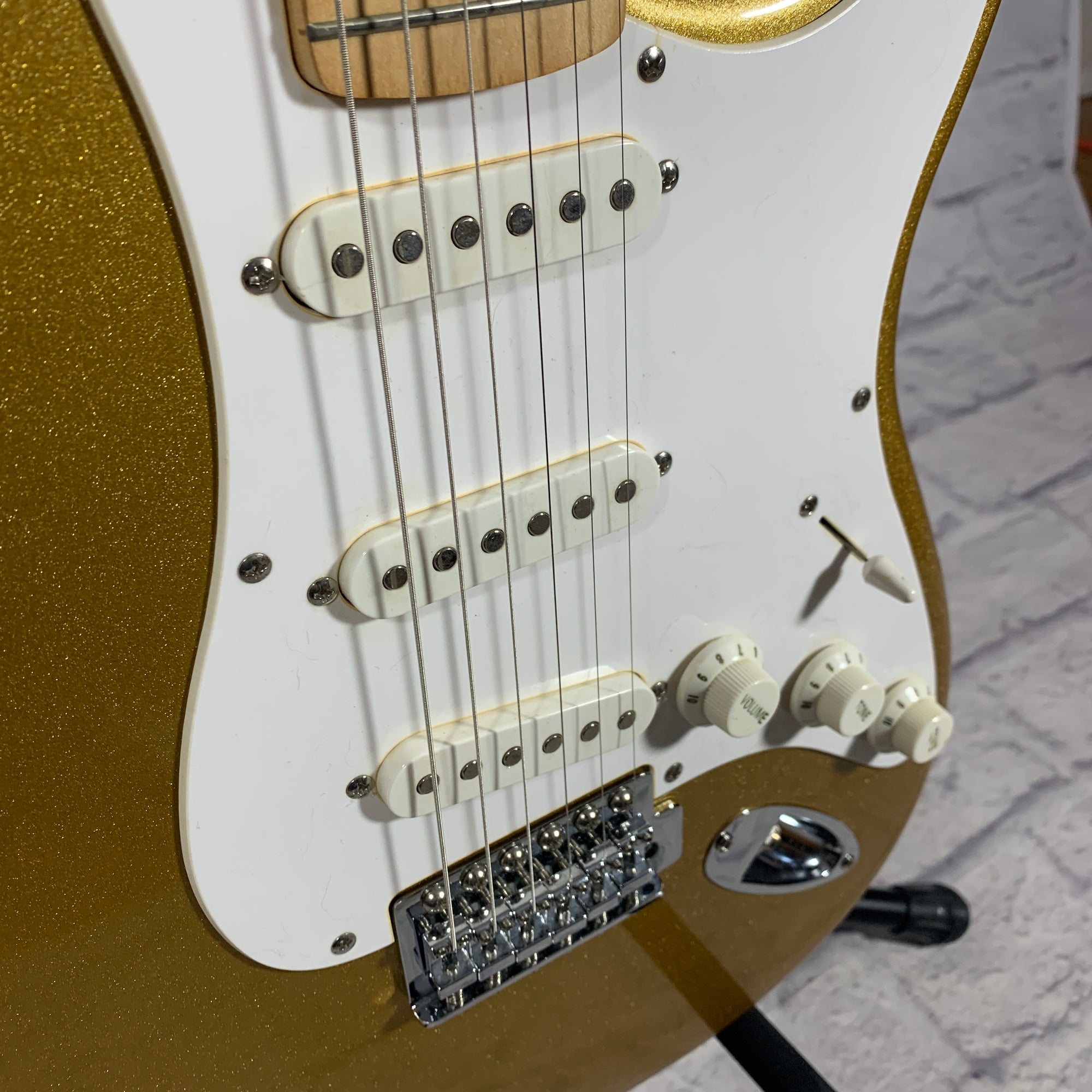 Squier Affinity Strat Gold Sparkle - Evolution Music