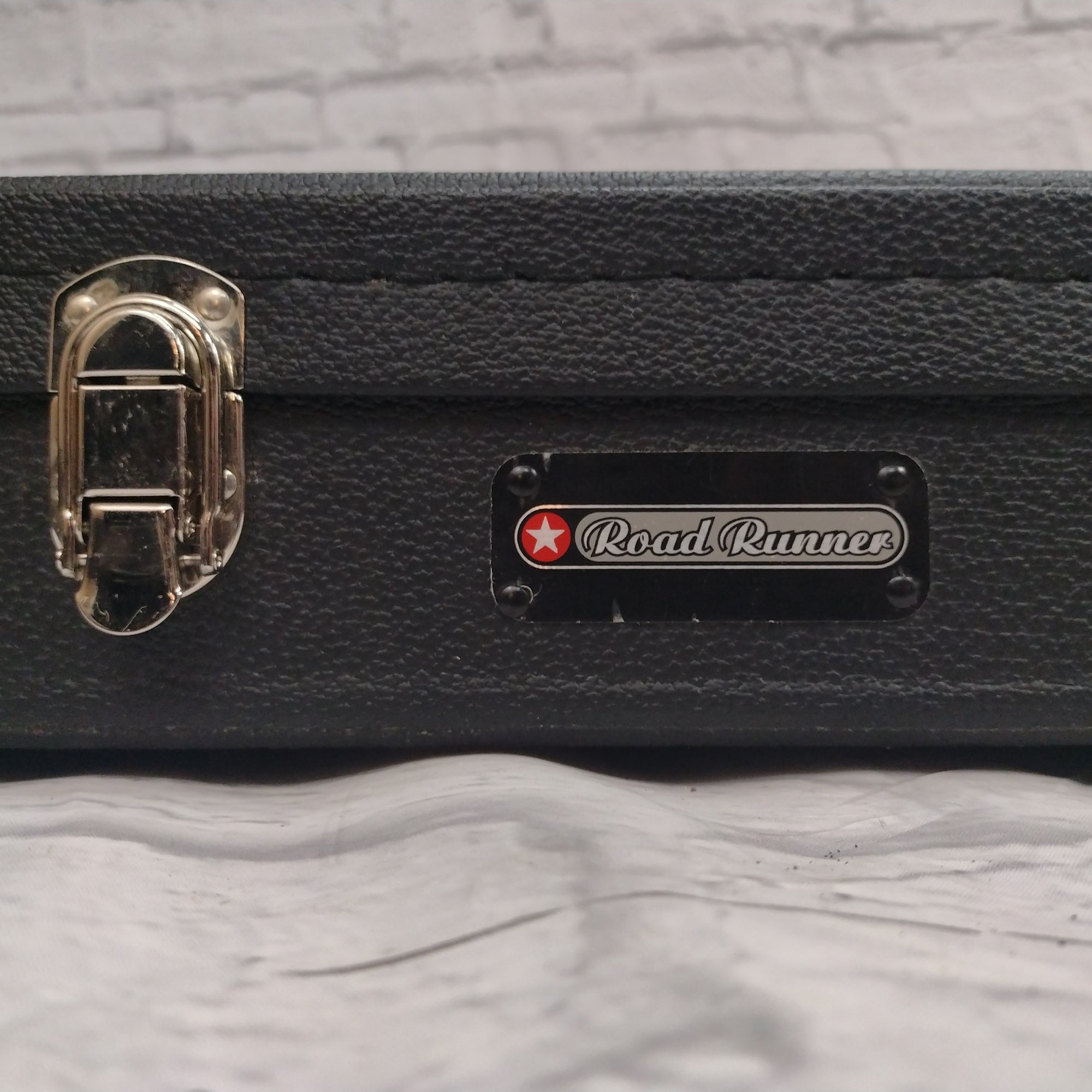 Road Runner Bass Guitar Hard Shell Case - Evolution Music