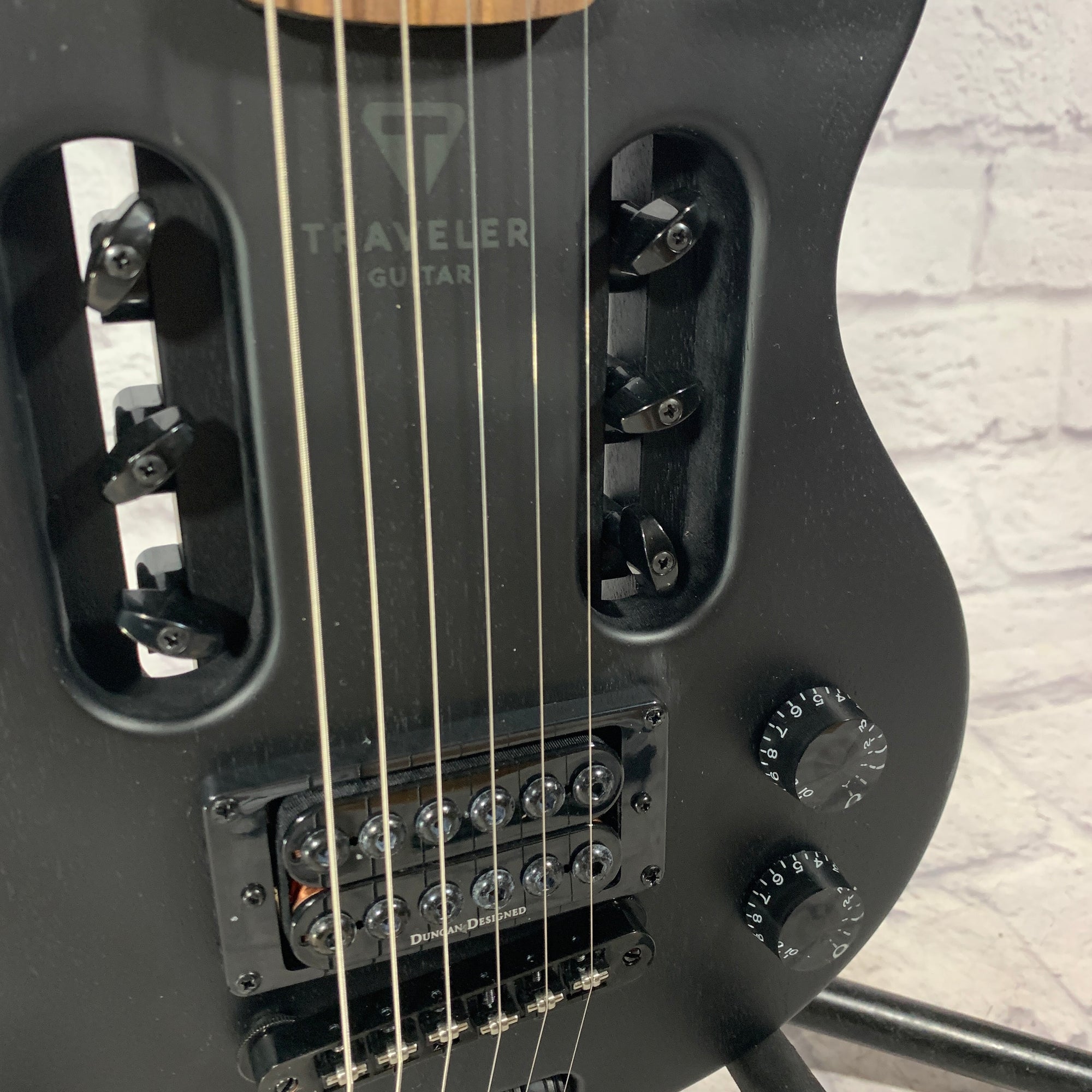 Traveler EG-1 Travel Guitar Black