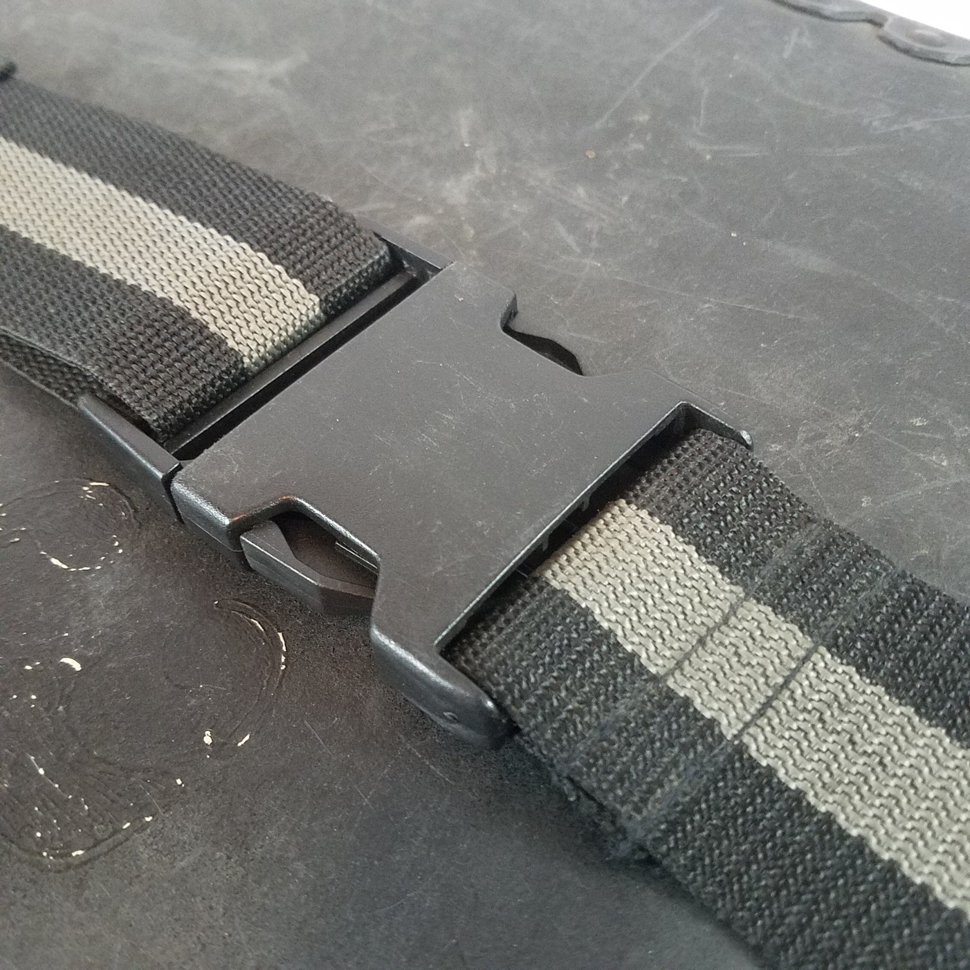 Humes & Berg 13in Tom Case with Quick Release Buckle Clip