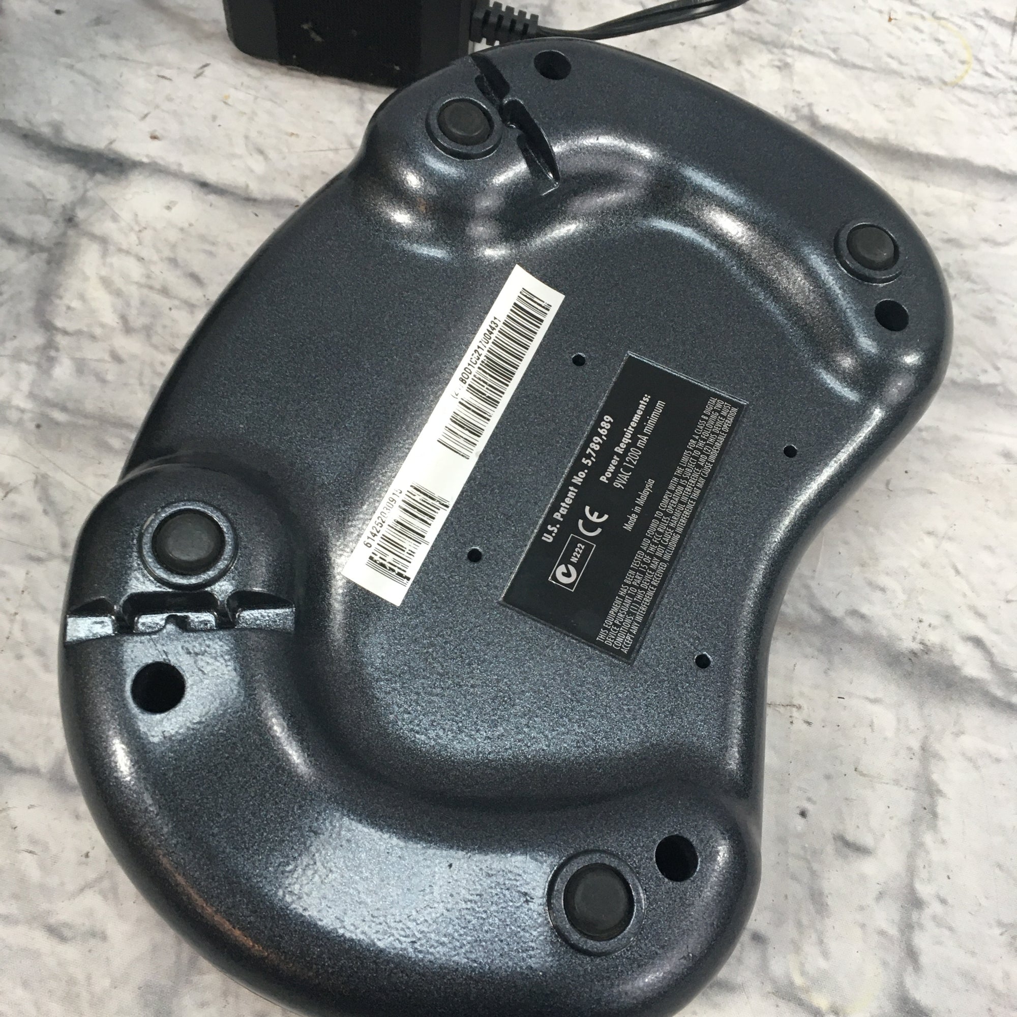 Line 6 Bass Pod Multi-Effect Bass Processor w/ power supply soft case