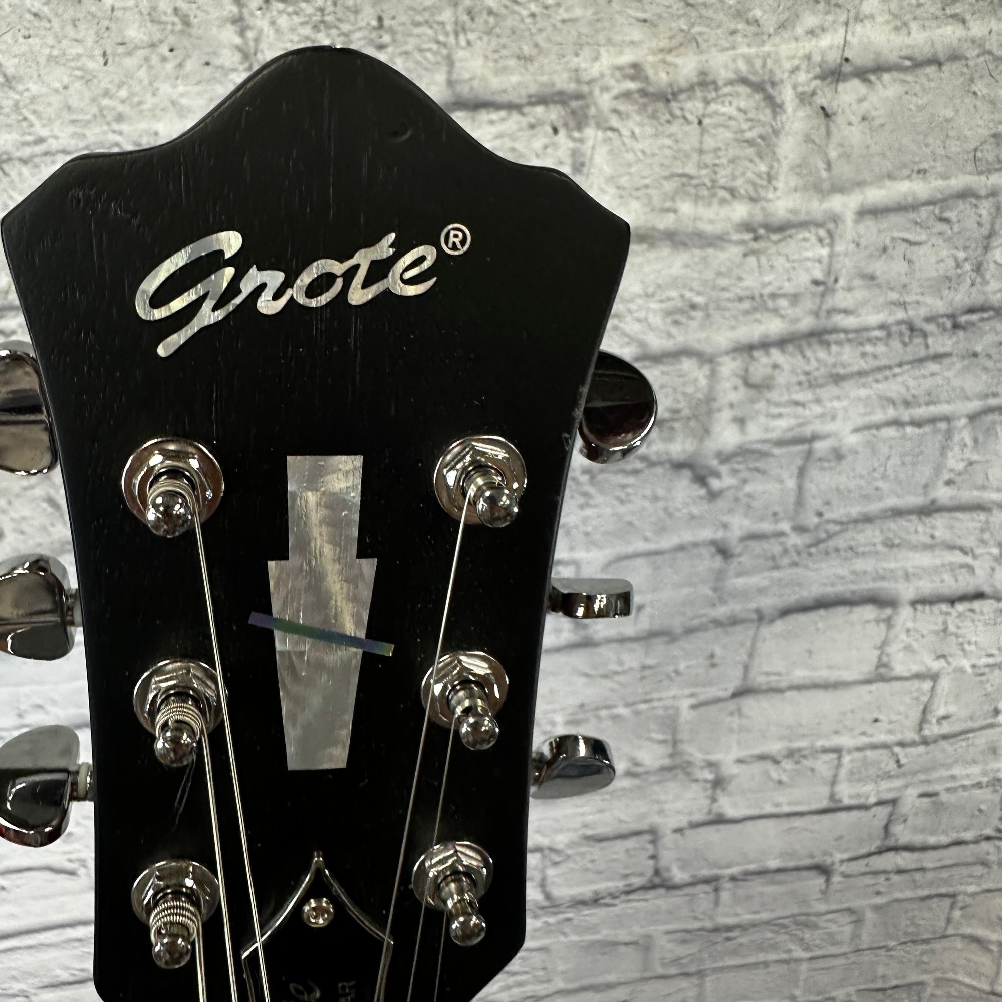 Grote Semi Hollow Burgundy