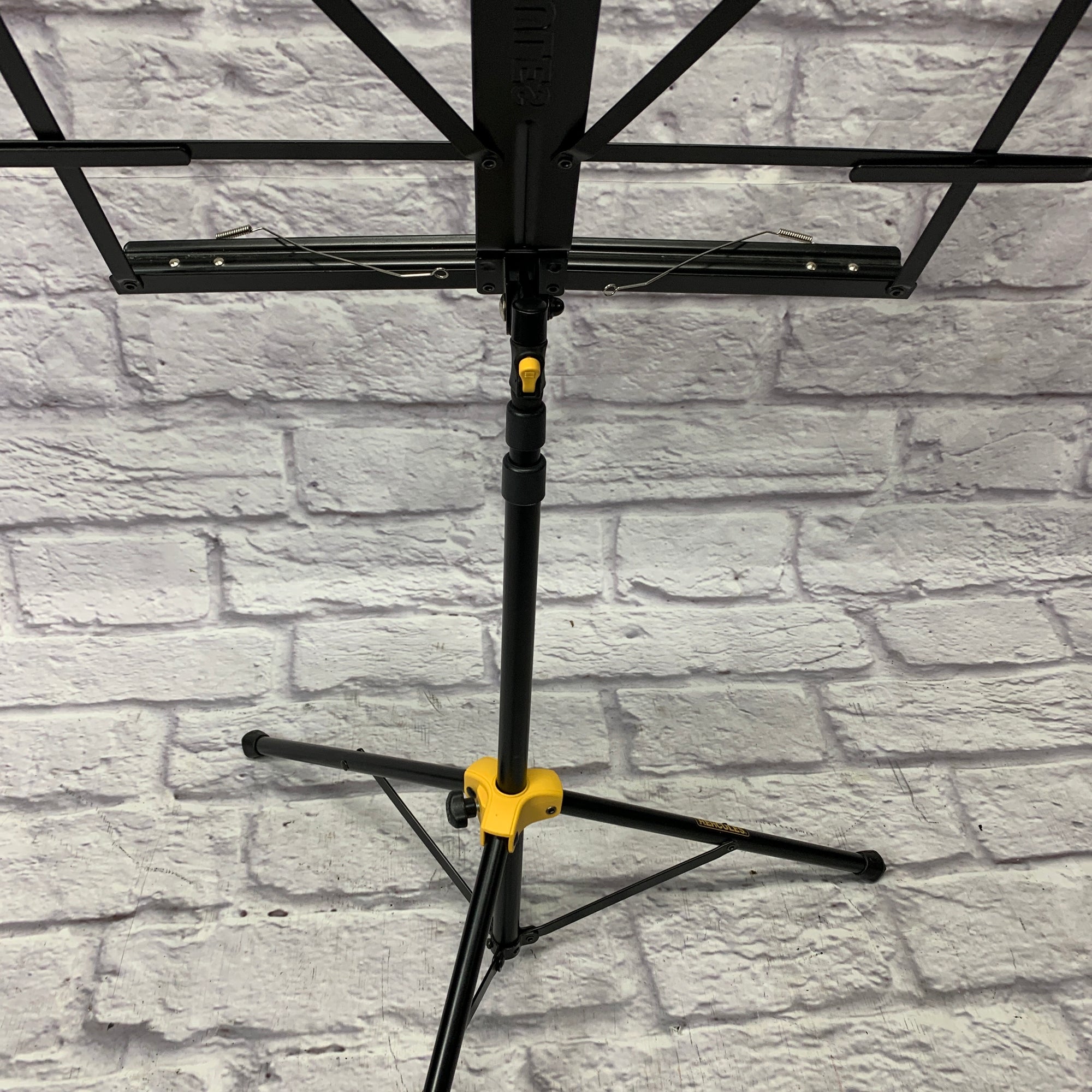 Hercules Music Stand w/bag