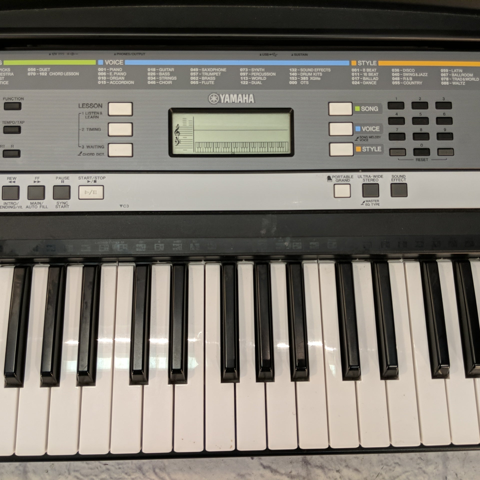 Yamaha YPT240 61-Key Portable Keyboard with USB