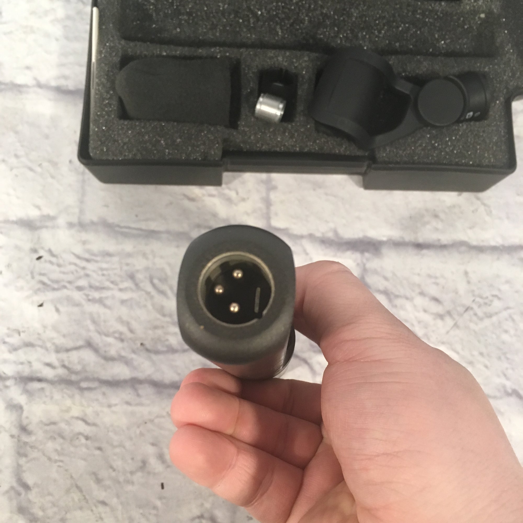 AKG C 1000 S Cardioid Condenser Microphone w Case