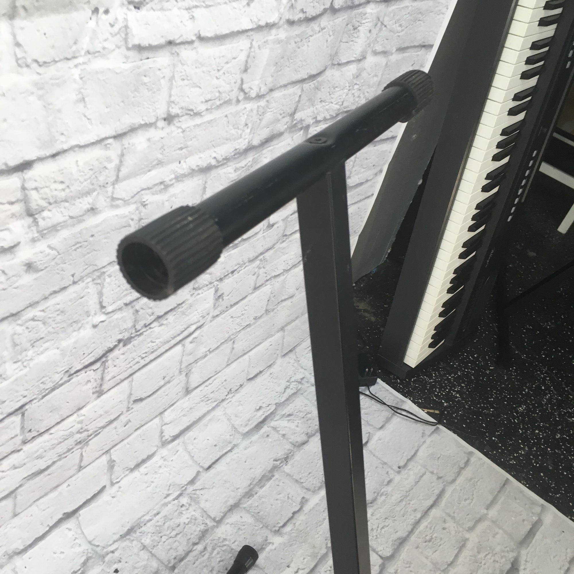 Unknown SingleX Keyboard Stand