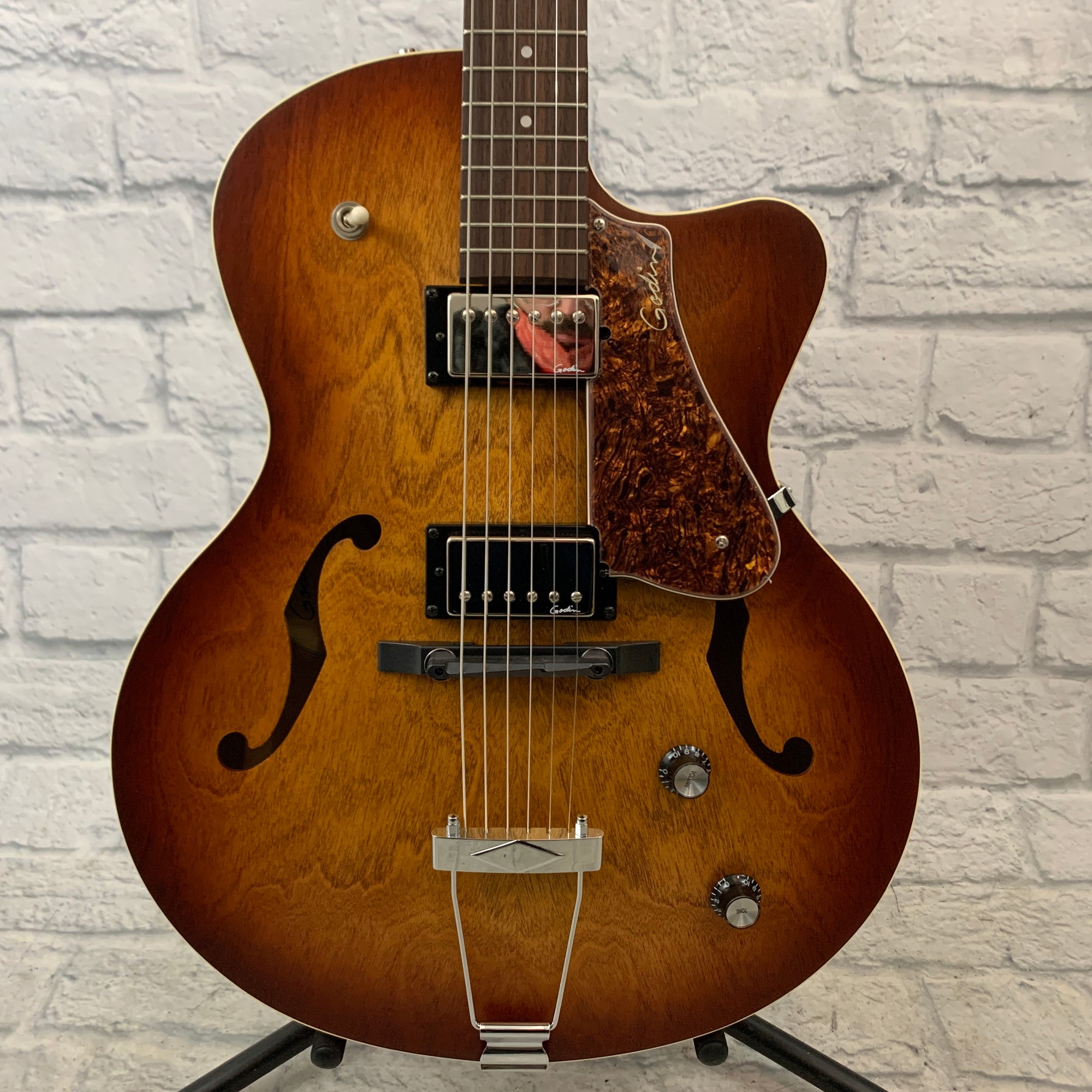 Godin 5th Ave Kingpin II Hollow Body Electric w/ Case