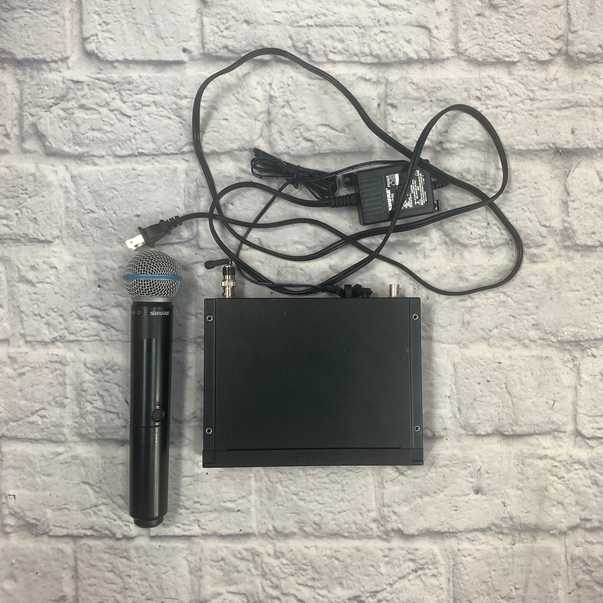 Shure BLX4R Wireless System w/ Beta 58a
