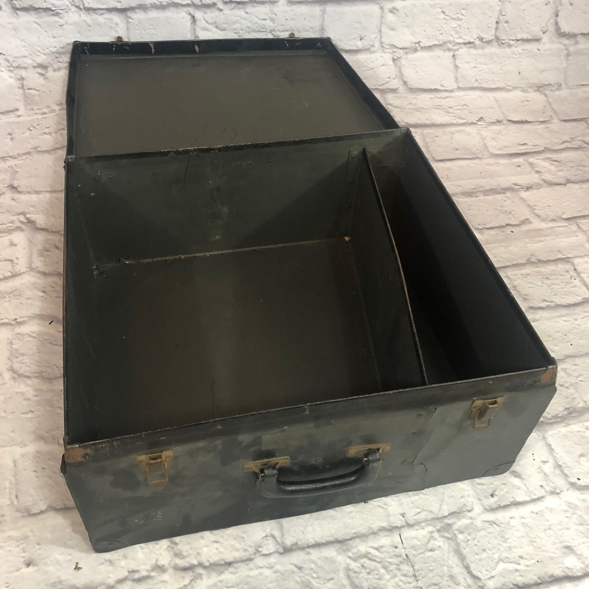 DAMAGED Vintage Unknown 13x7.5 Fiber Snare Drum Case
