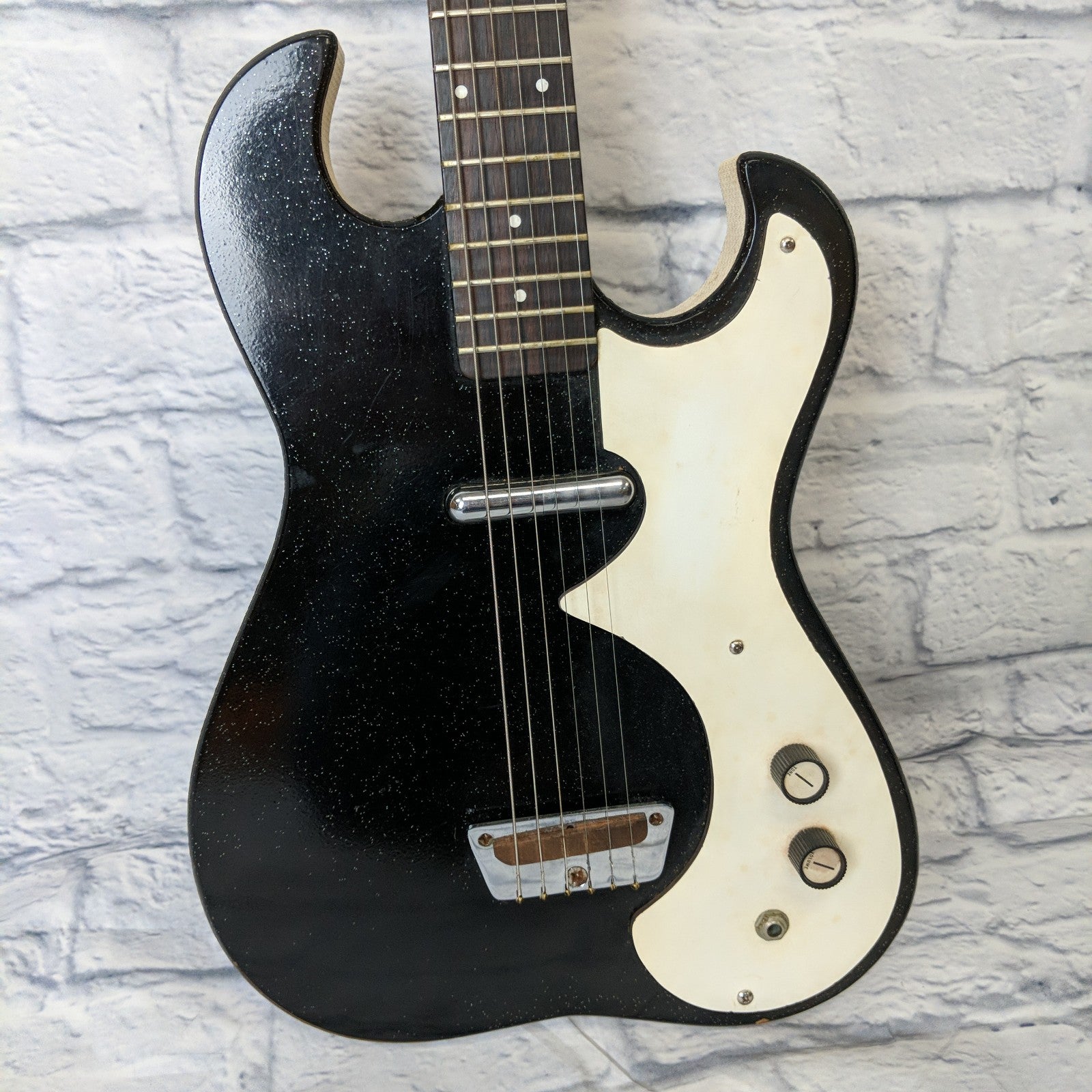 Vintage 1960s Silvertone 1448 Electric Guitar with Case Amp