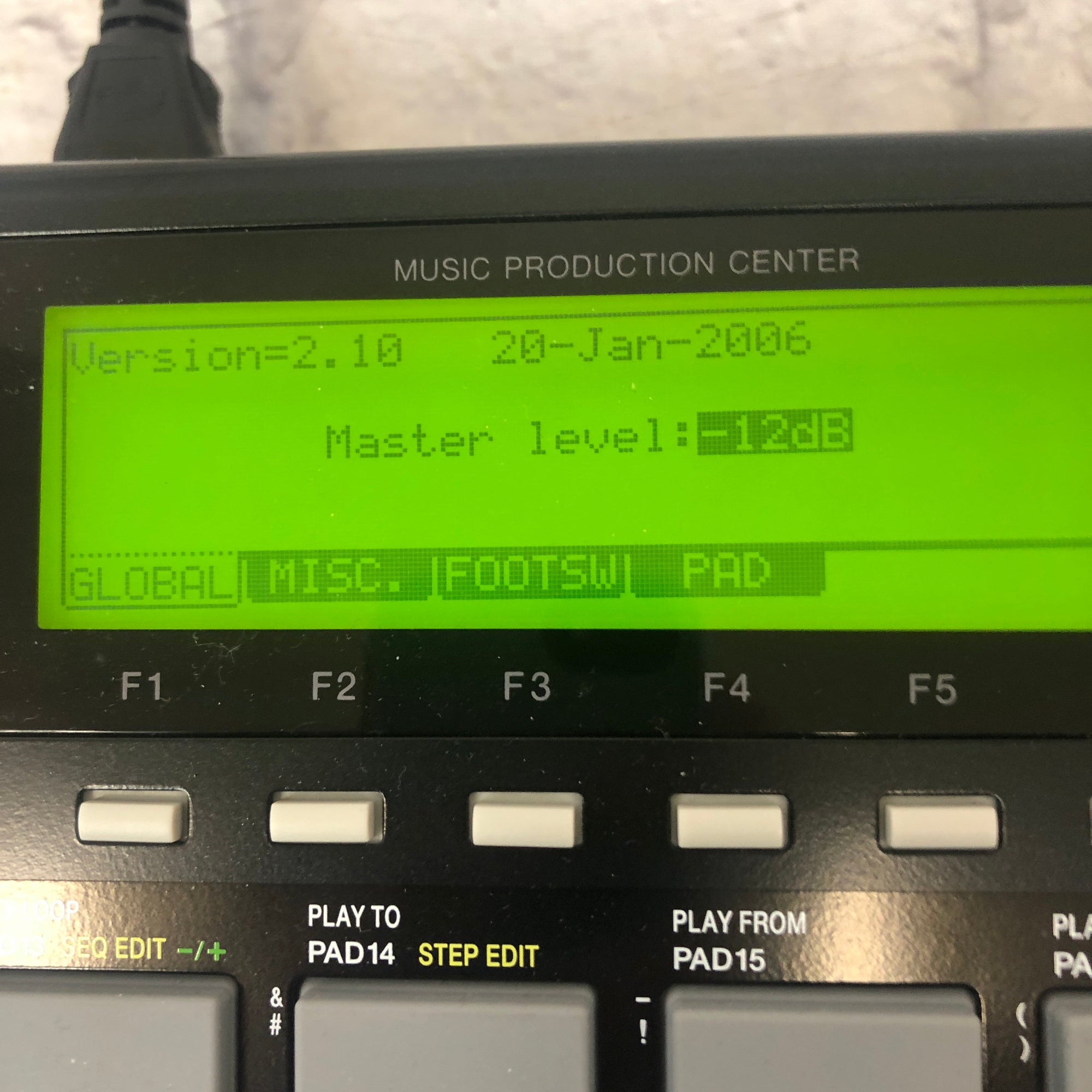 Akai MPC1000 Black v2.10 128mb Production Center Sampler