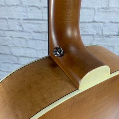 Guild Jumbo Junior Acoustic/Electric Bass