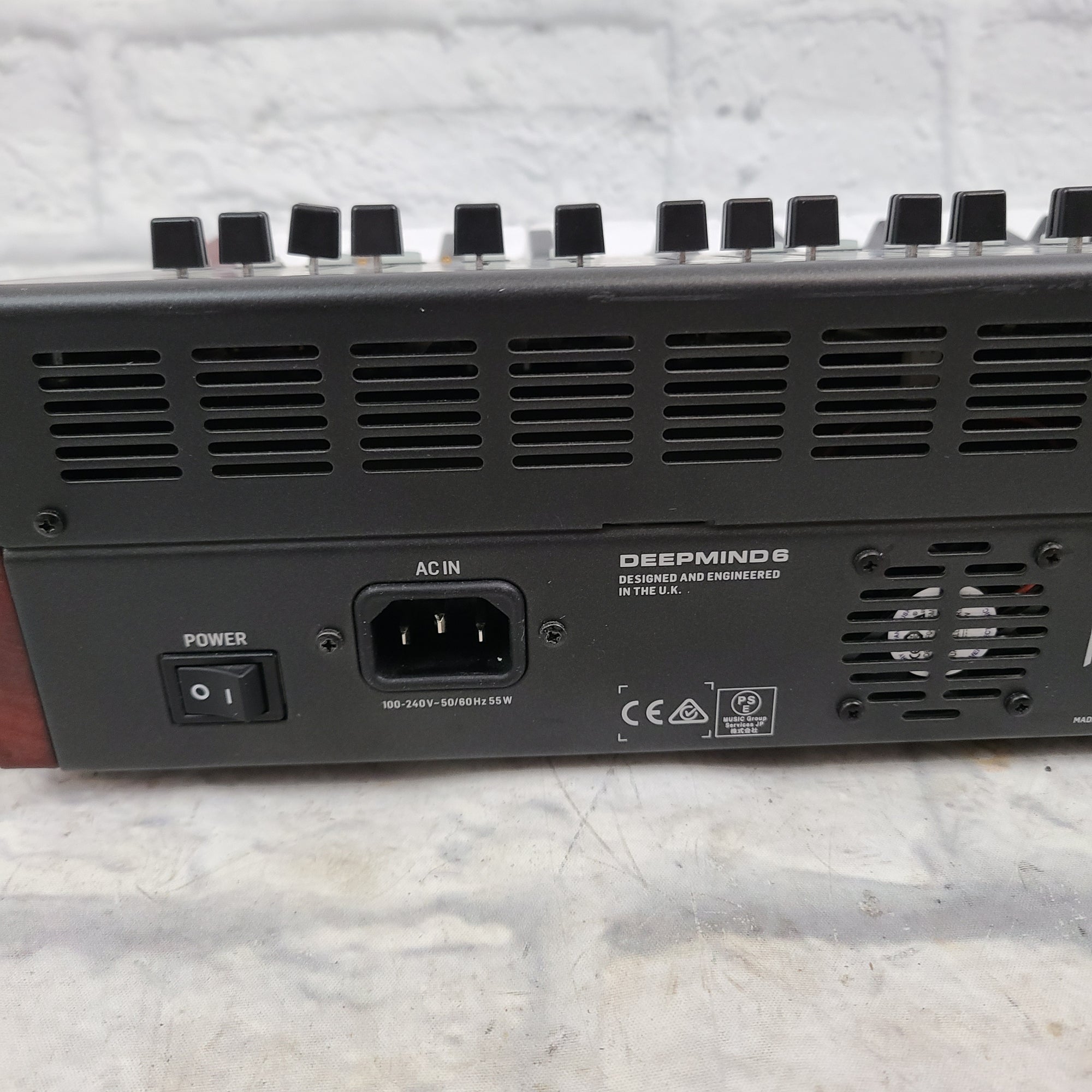 Behringer DeepMind 6 Analog Synth