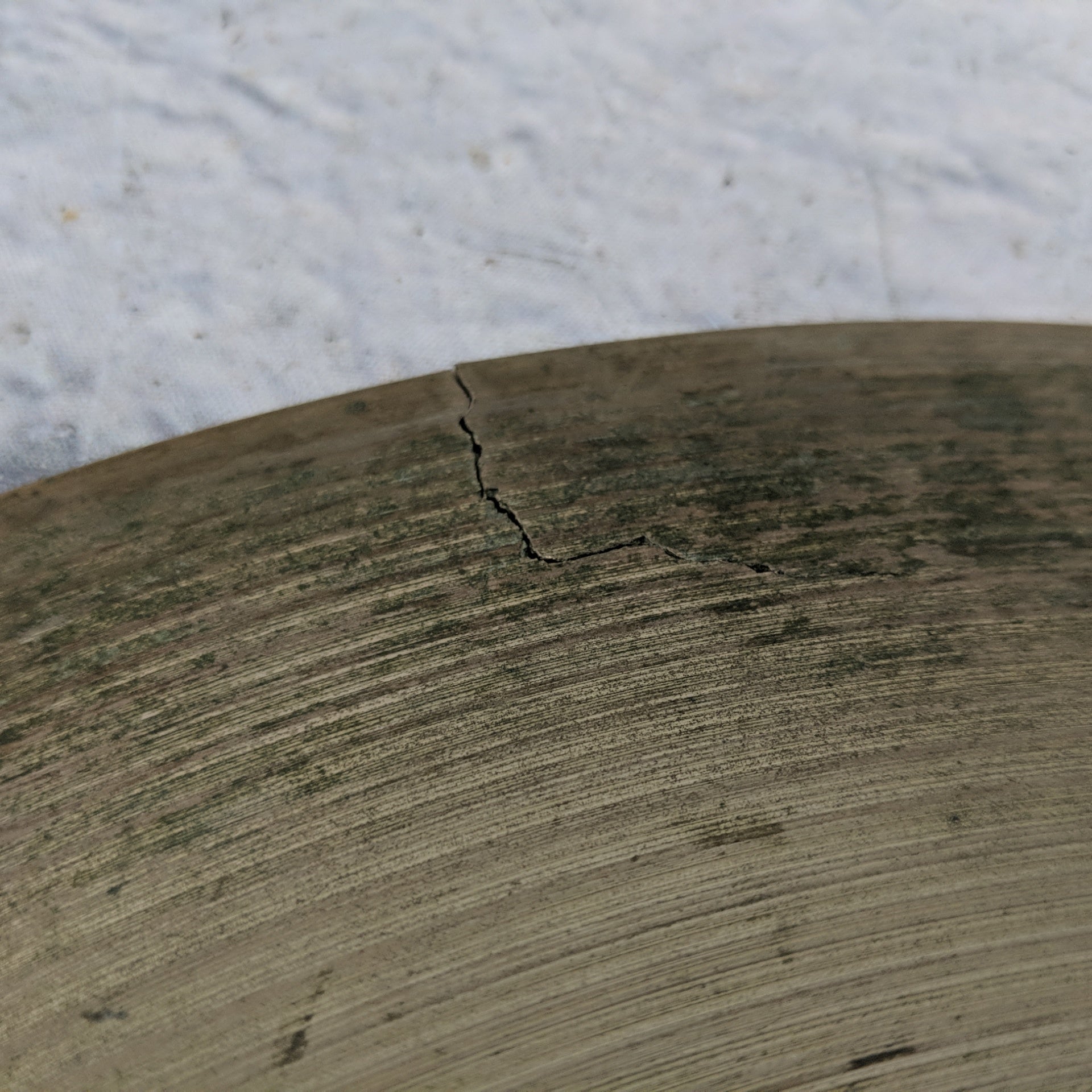 Zildjian Medium Crash 16" (Cracked)