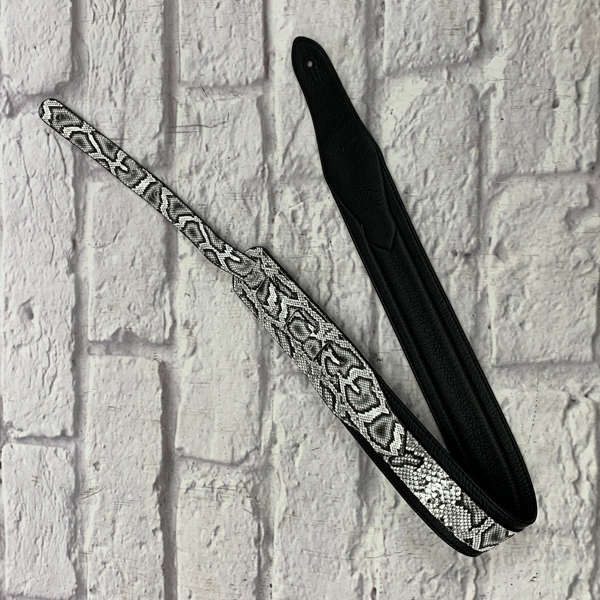 Walker & Williams White Snakeskin Guitar Strap