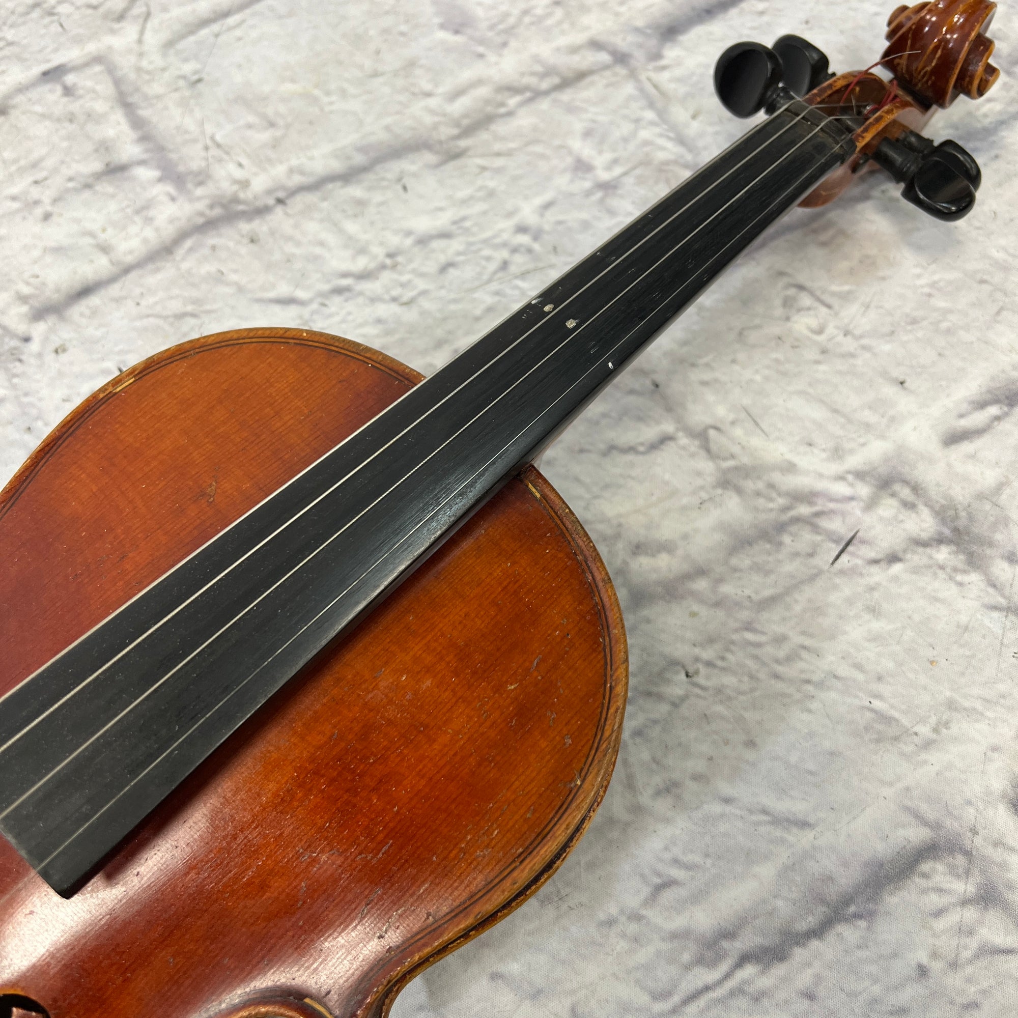 Unbranded 4/4 Violin w/Case and Bow