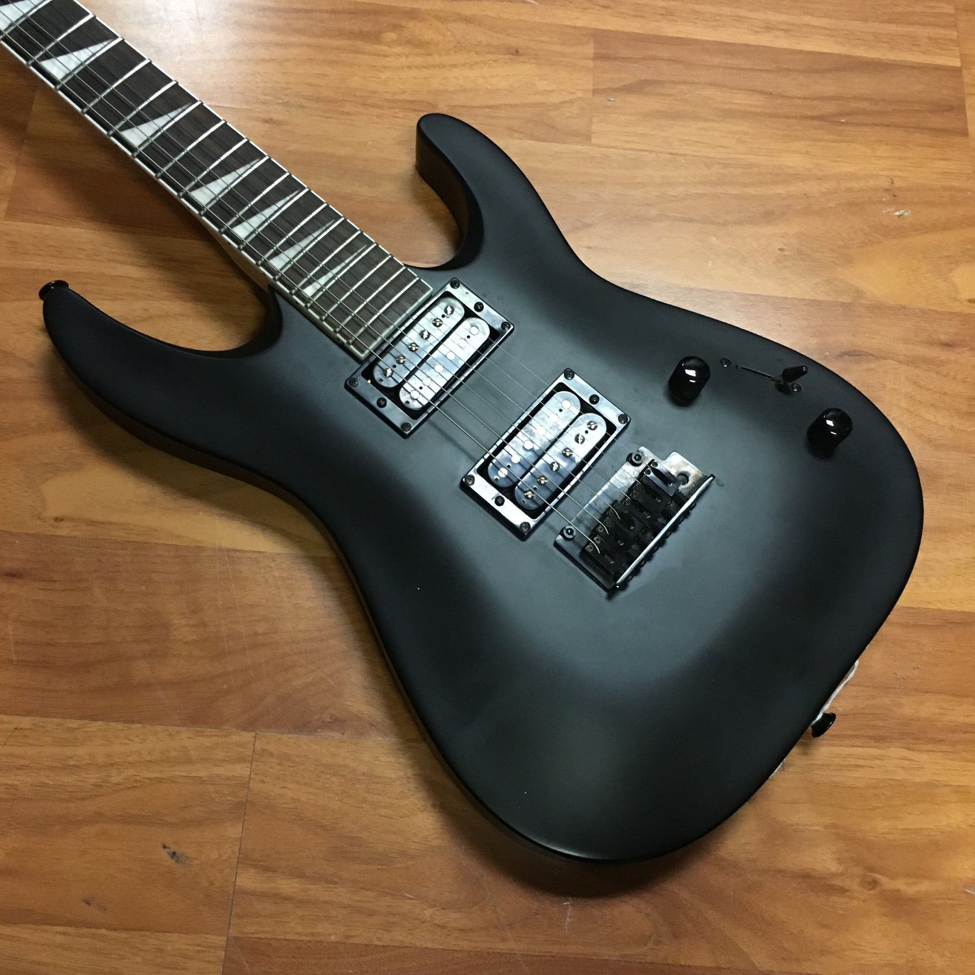 Jackson JS 22 Dinky Satin Black W/Case