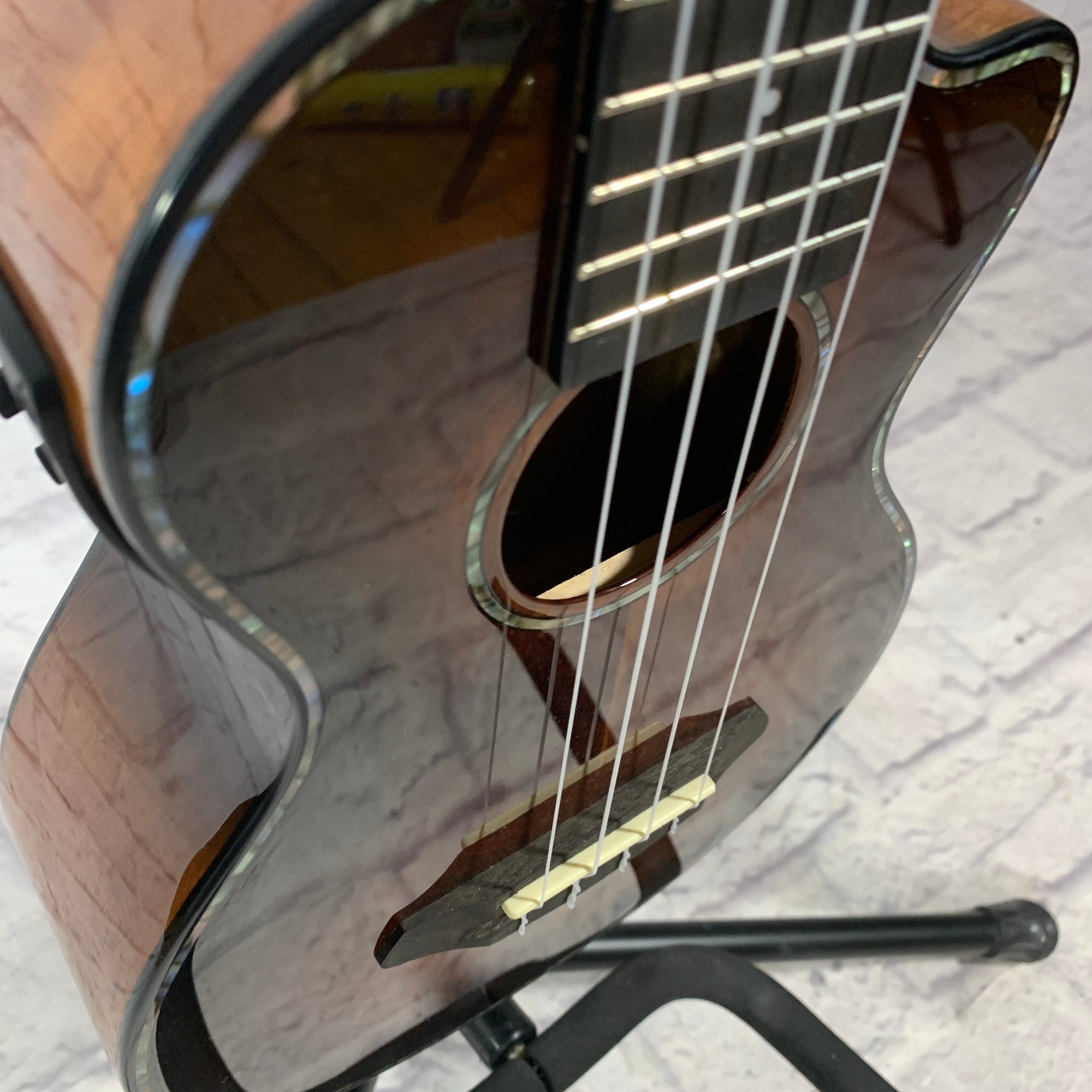 Breedlove Pursuit BO CE Ukulele