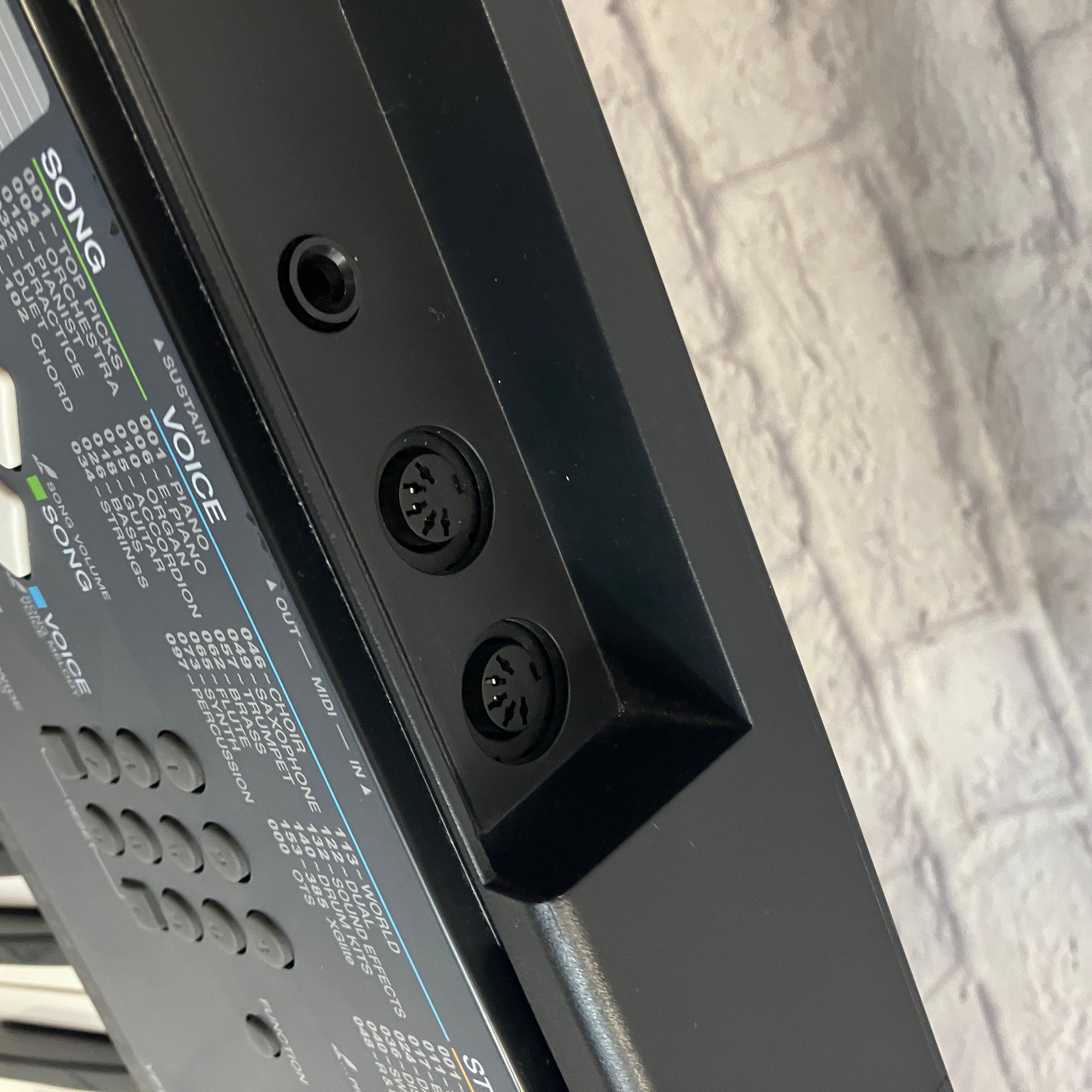 Yamaha YPT-230 61-Key Electronic Keyboard