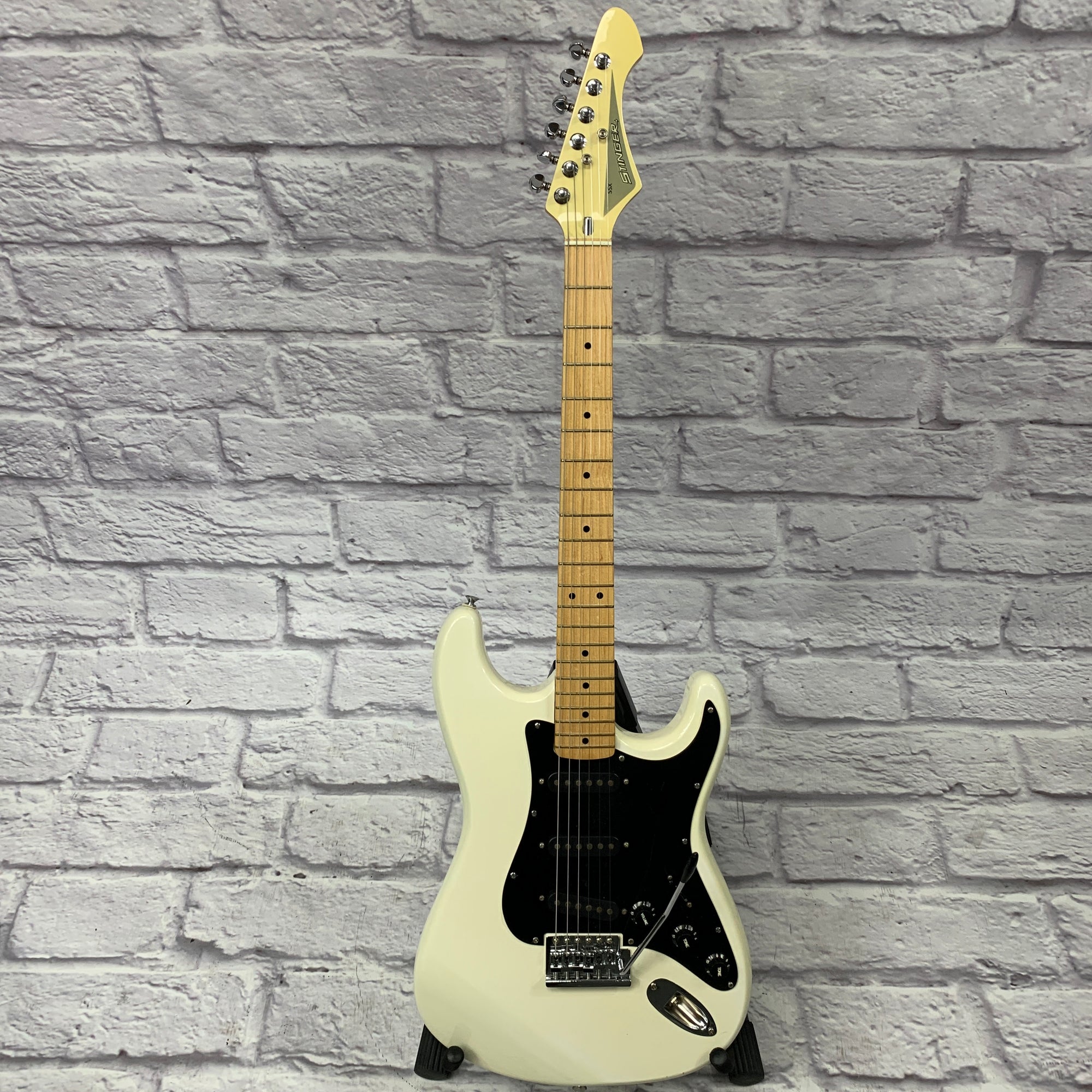 Stinger SSX Strat-Style Electric Guitar White