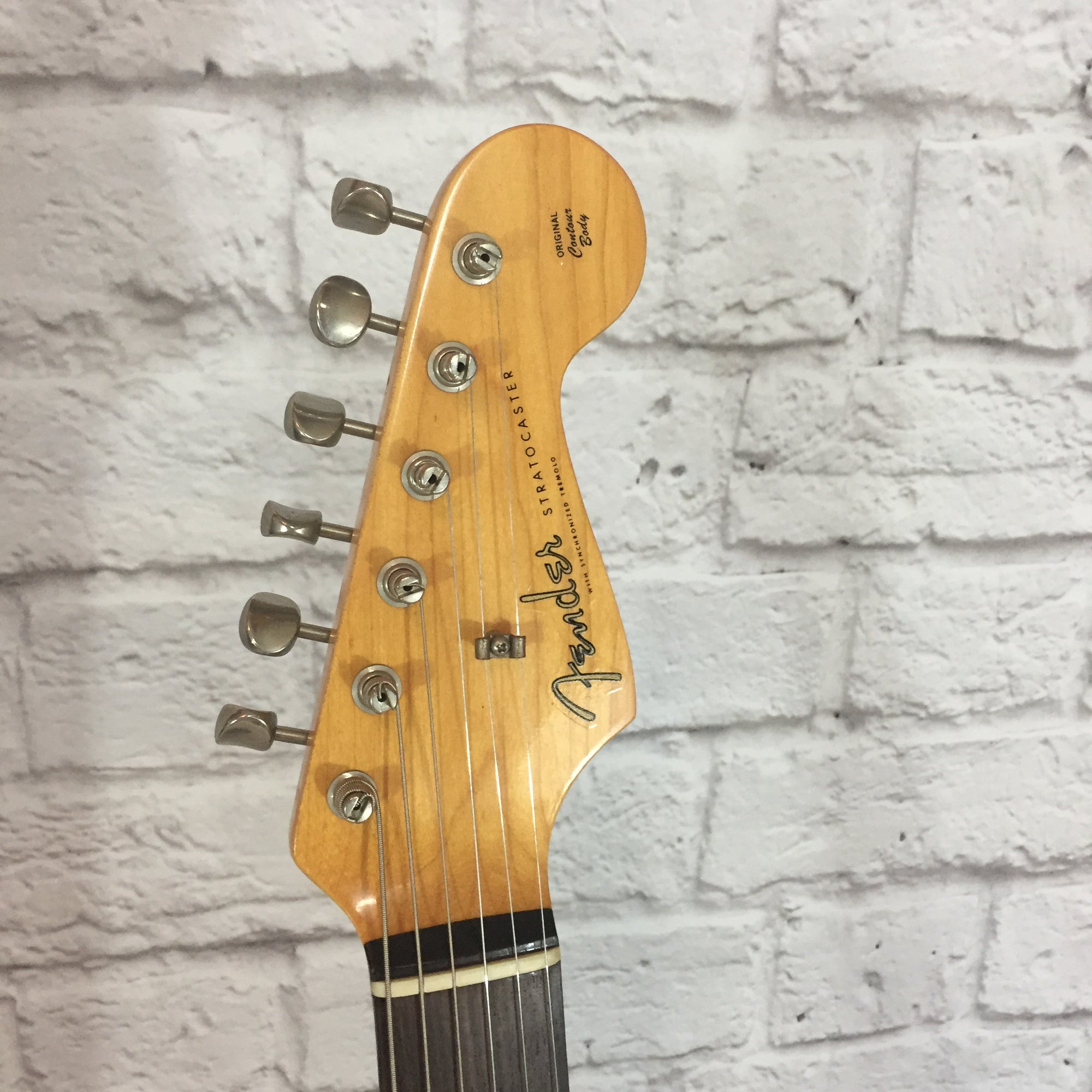 Fender 1983 62' Reissue Stratocaster 3 Tone Sunburst with Tweed Case