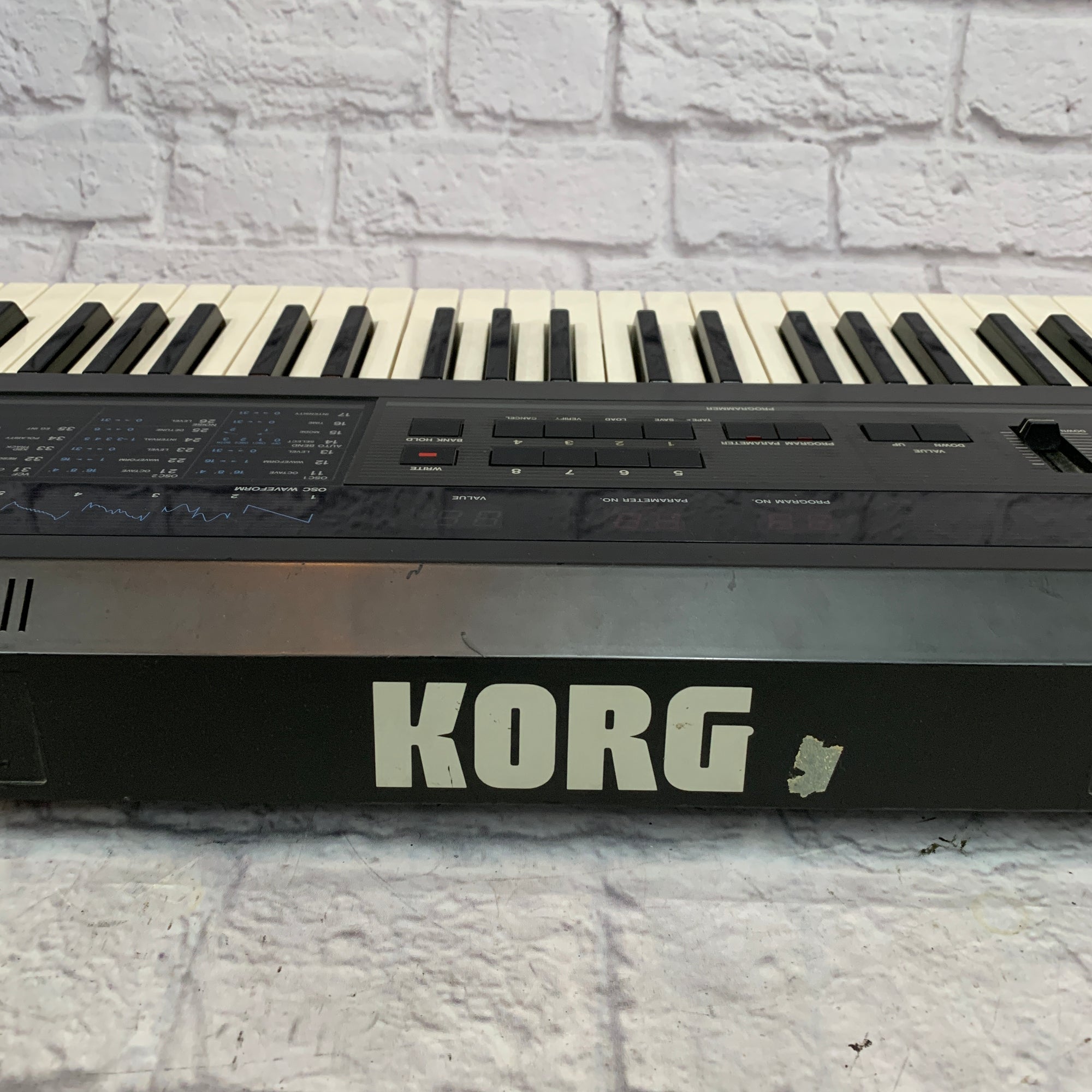 Korg DW-8000 Digital Waveform Synthesizer - Evolution Music