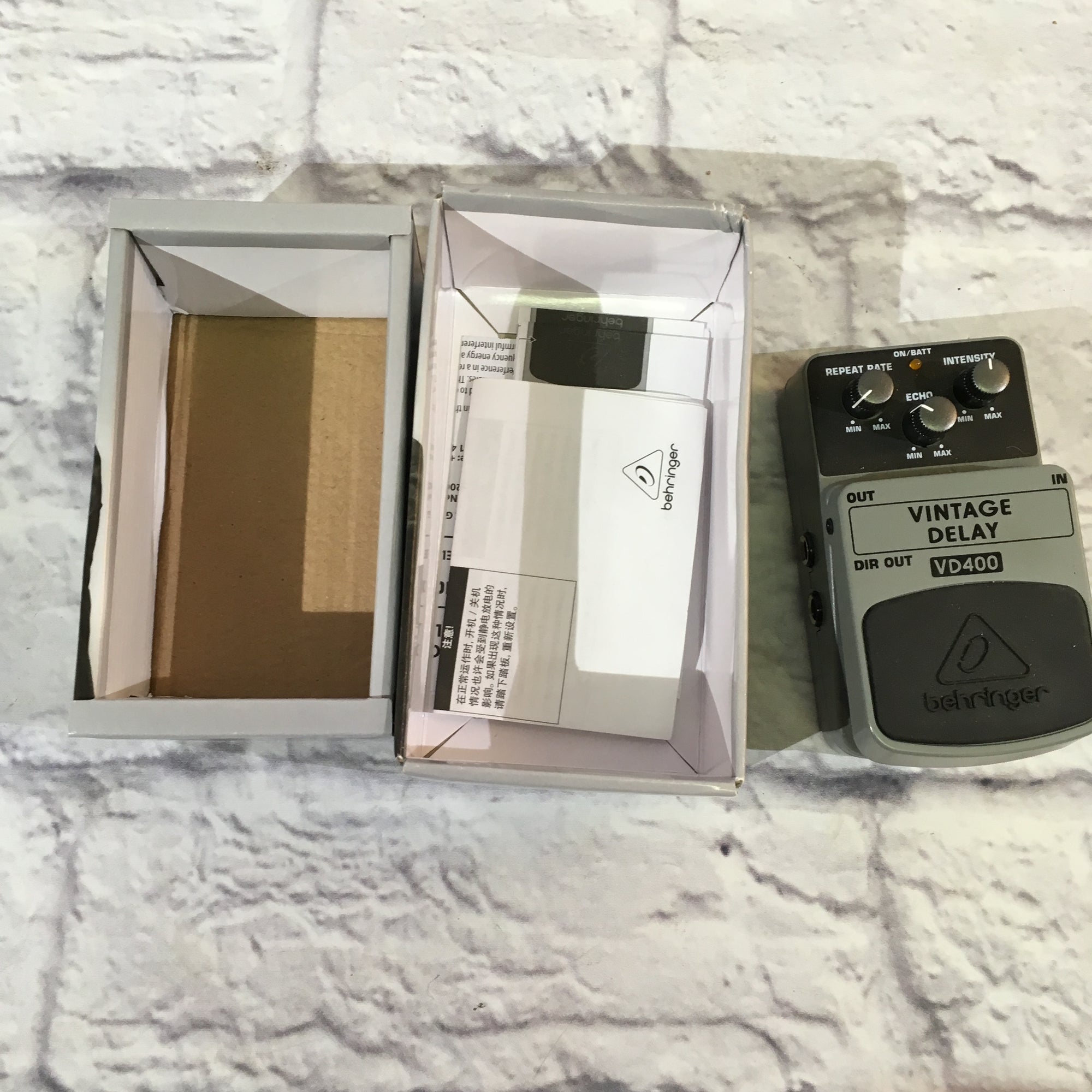Behringer VD400 Vintage Delay Pedal