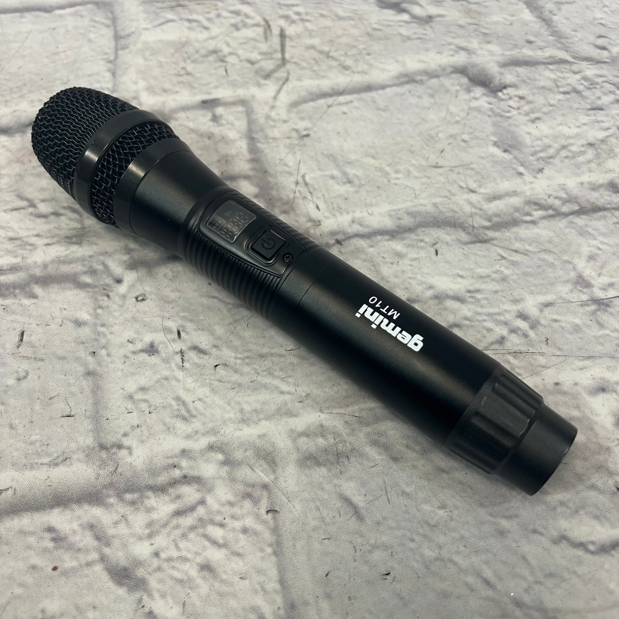 Gemini GMU-M100 UHF Wireless Handheld Microphone Outfit