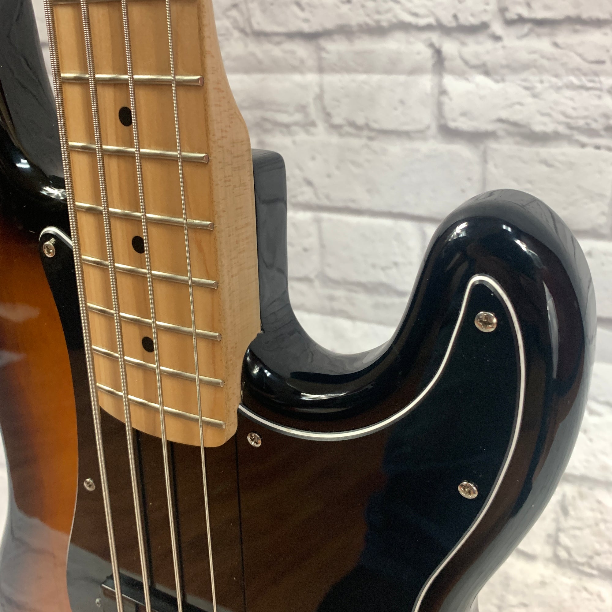 Squier Affinity P Bass Sunburst