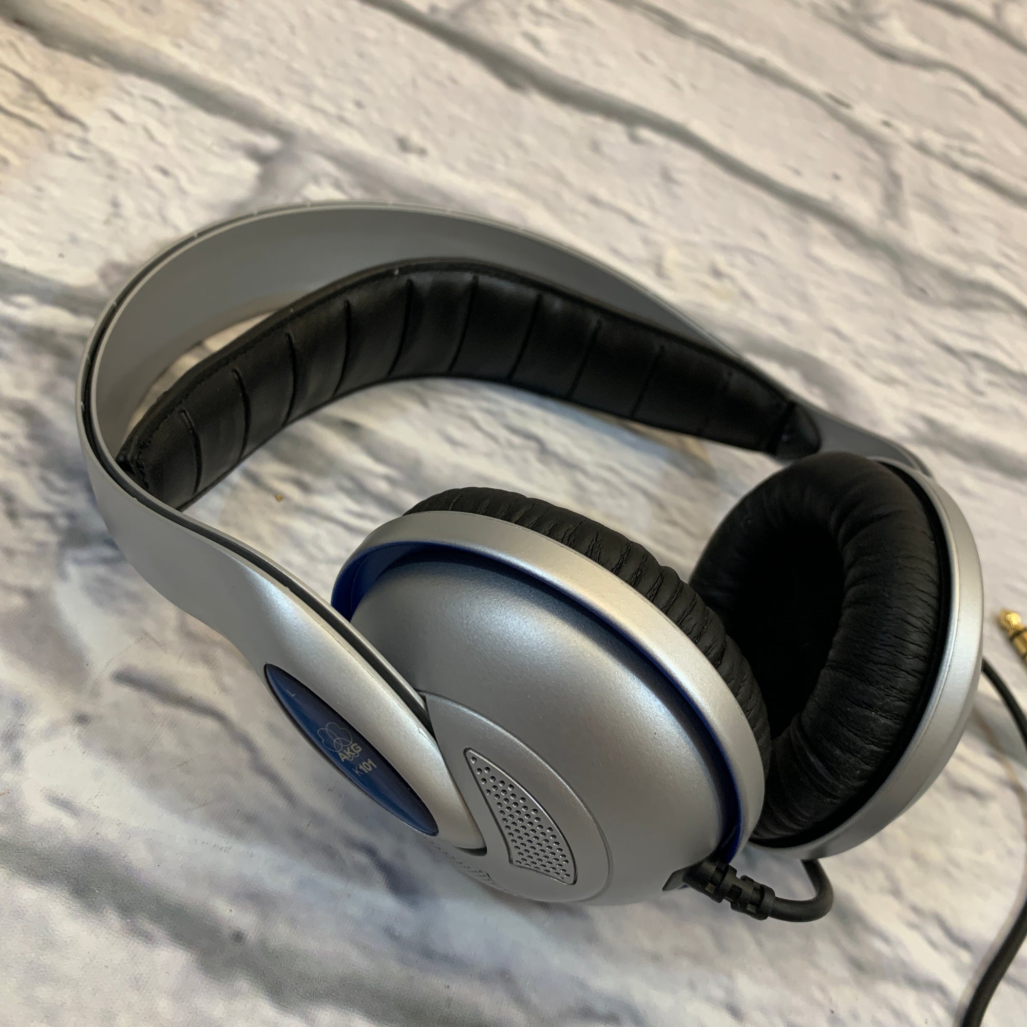 AKG k101 Lightweight Stereo Headphones