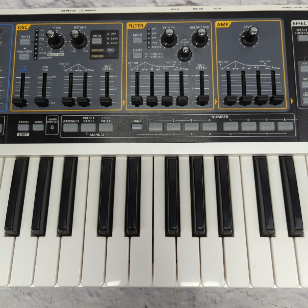 Roland SH-01 Gaia 37-Key Digital Synthesizer