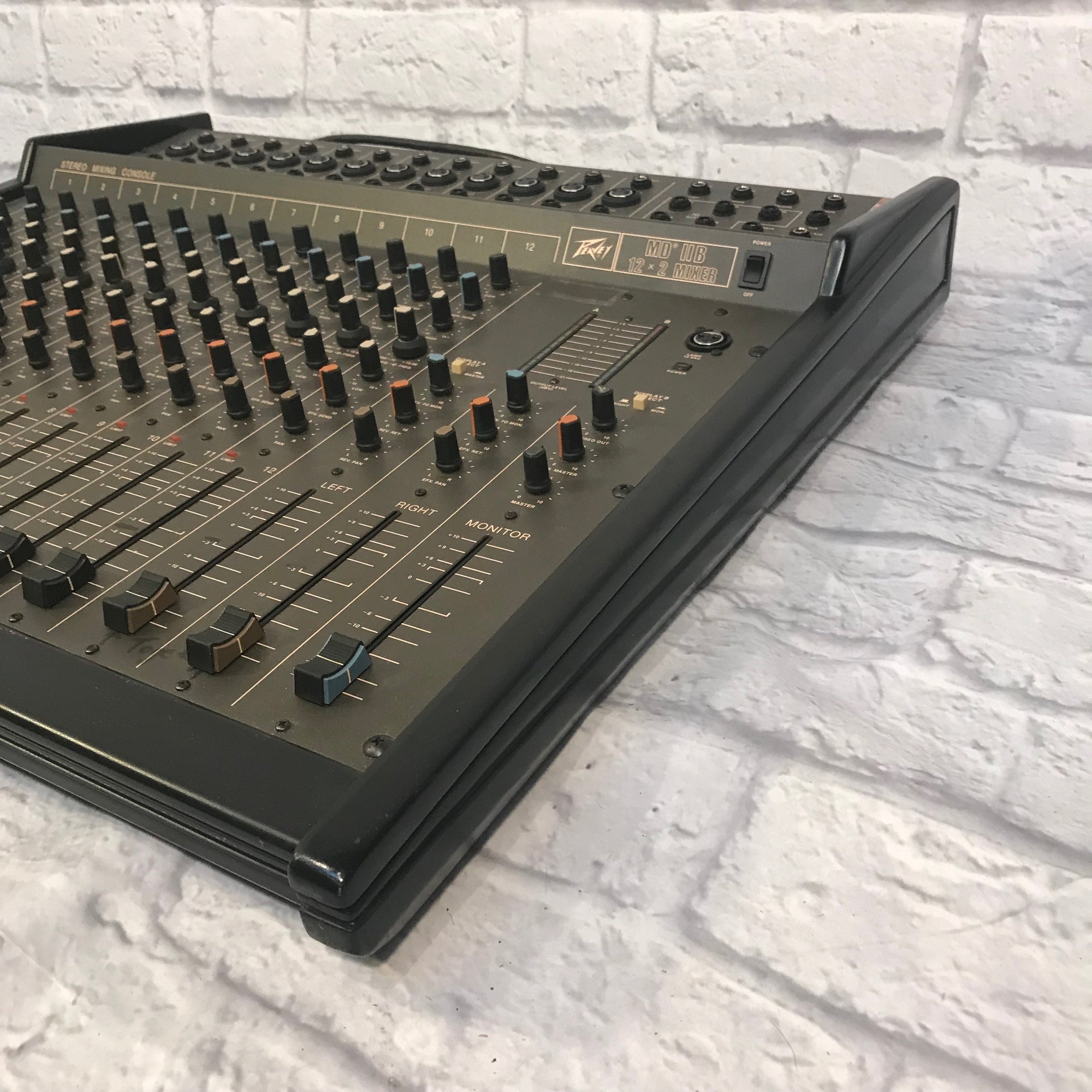 Peavey MDIIB Vintage Stereo 12x2 Mixer