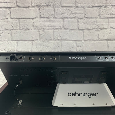 Behringer Mono / Poly Analog Synthesizer