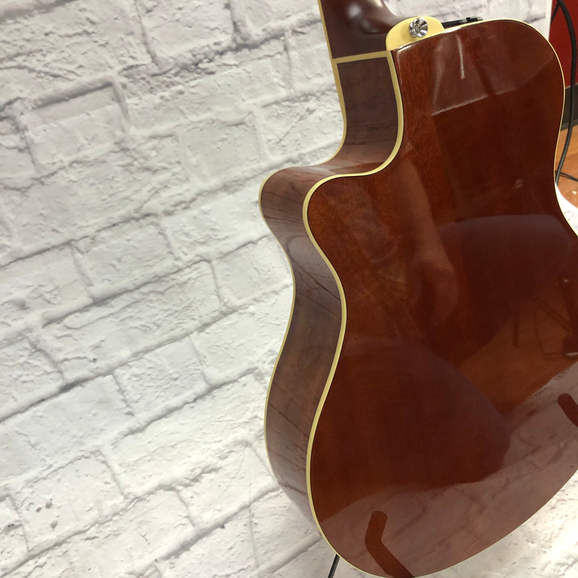 Yamaha APX500 Acoustic Electric Guitar with Cutaway