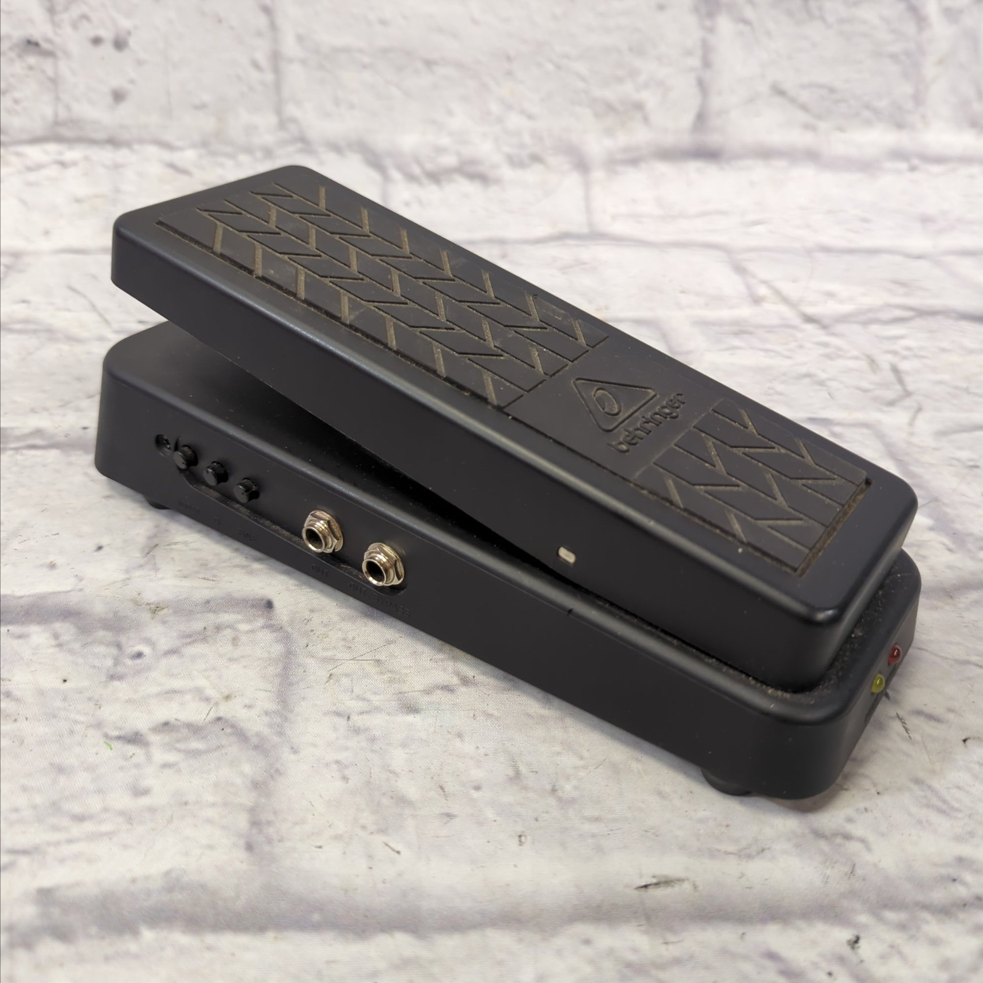 Behringer Hellbabe HB01 Wah Wah Pedal