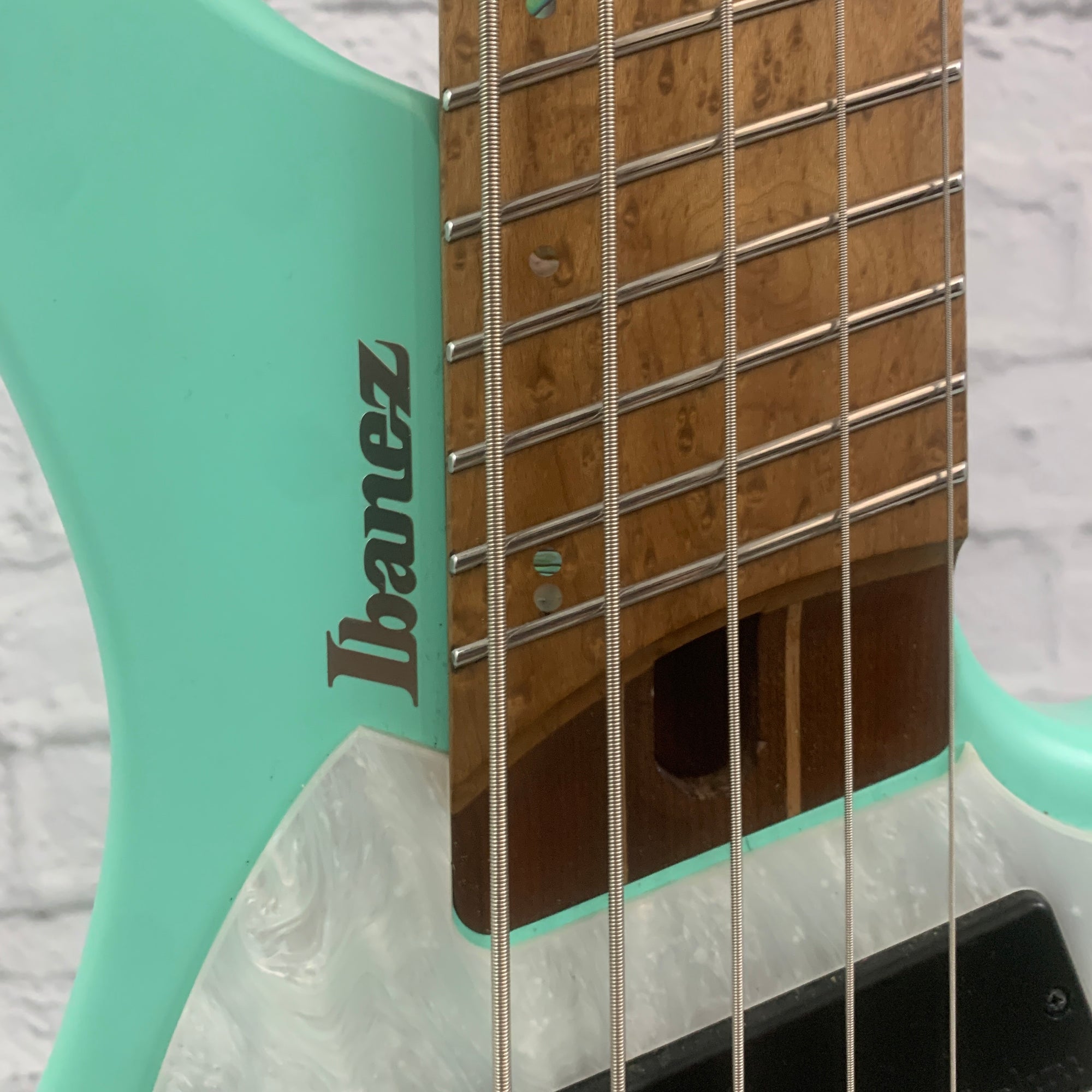 Ibanez EHB 1005MS Ergonomic Headless Bass 5 String Bass Guitar w/ Gig Bag