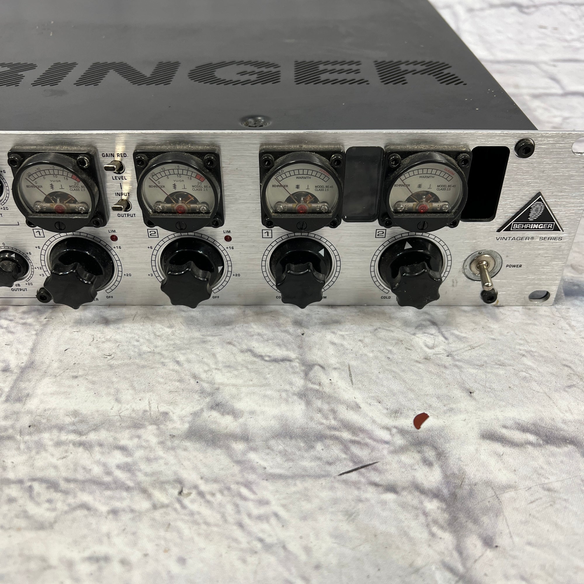 Behringer Rack Compressor Behringer T1952 Rack Tube Compressor - Evolution Music