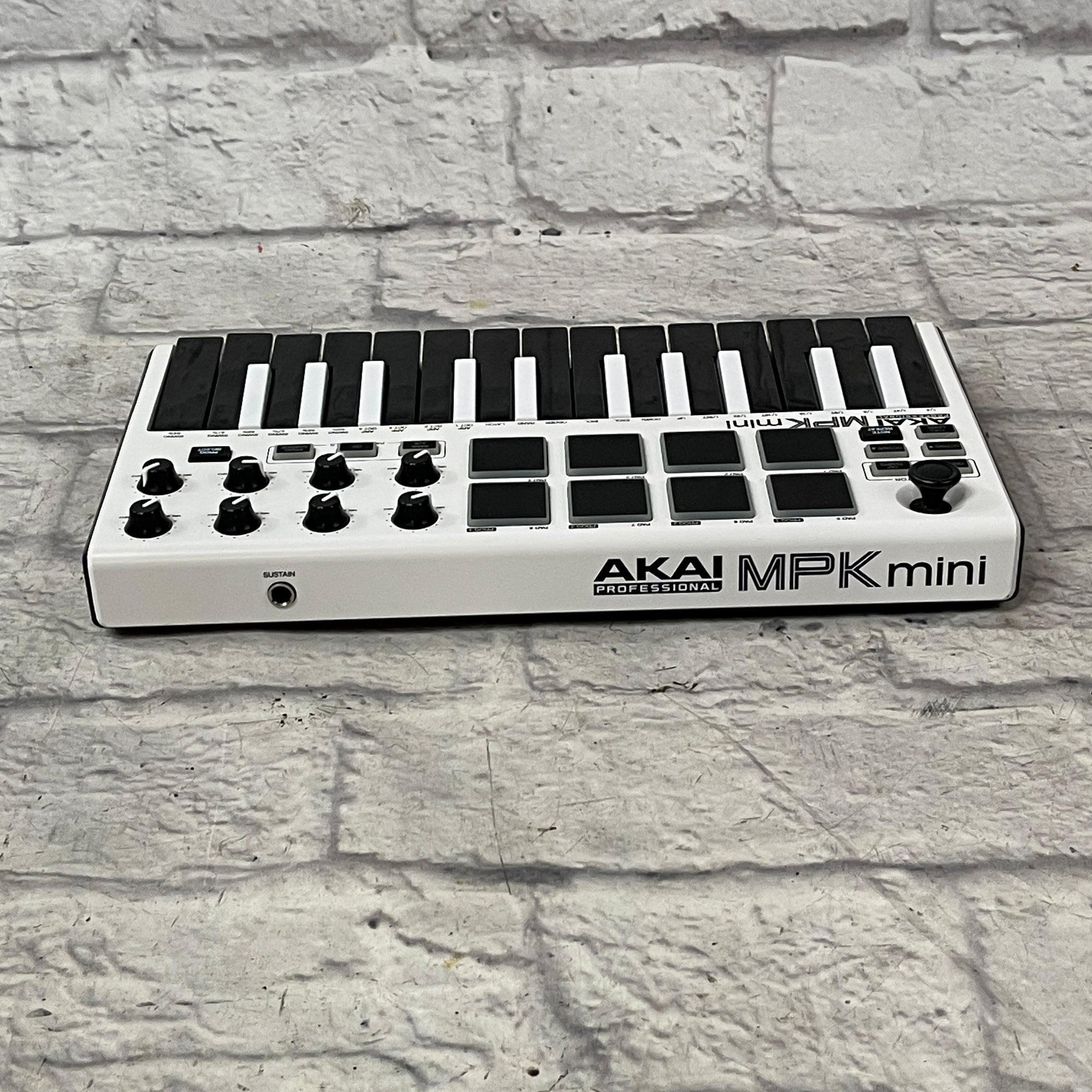 Akai MPK 2024 Mini MIDI Controller