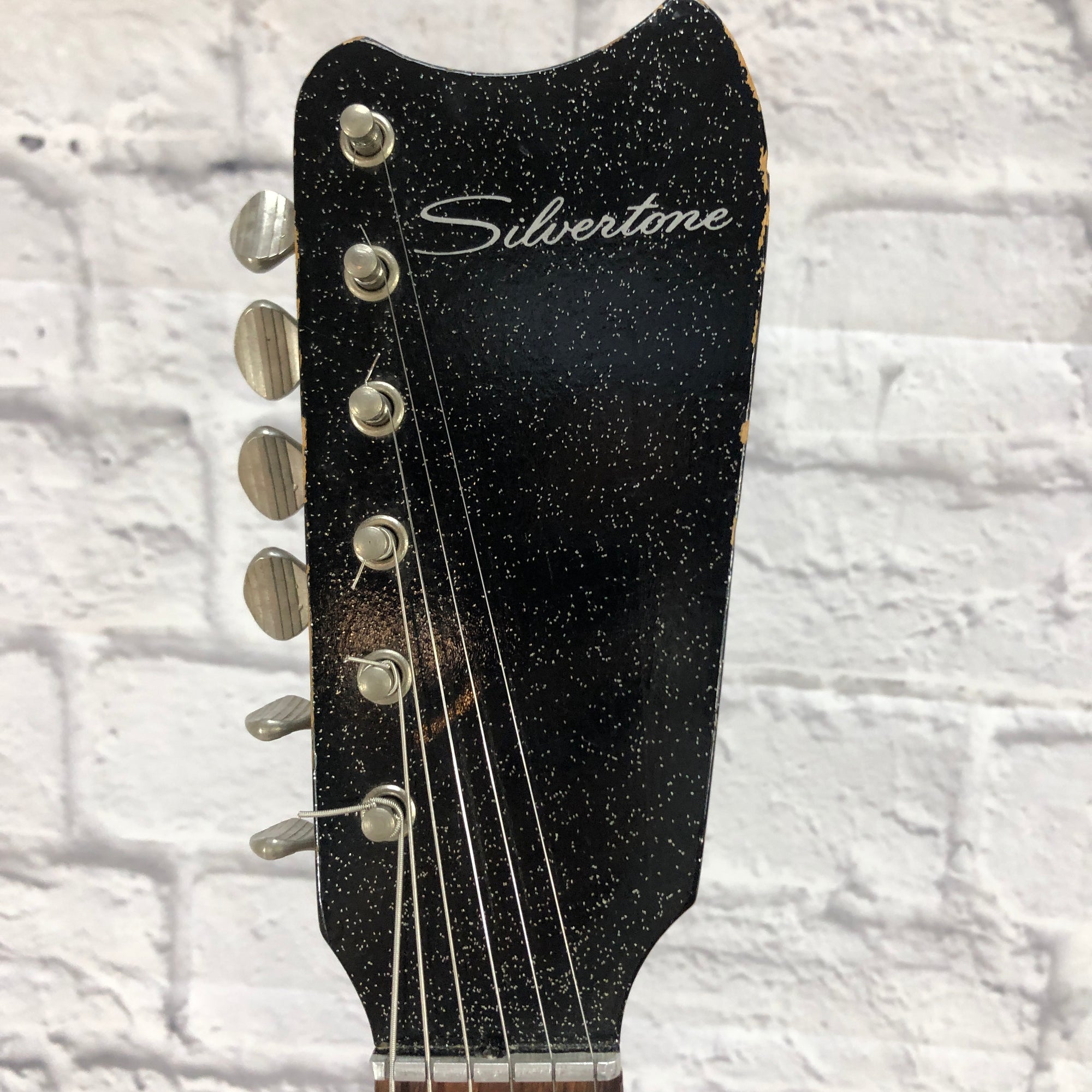Silvertone Model 1448 Single Pickup with Amp in Case