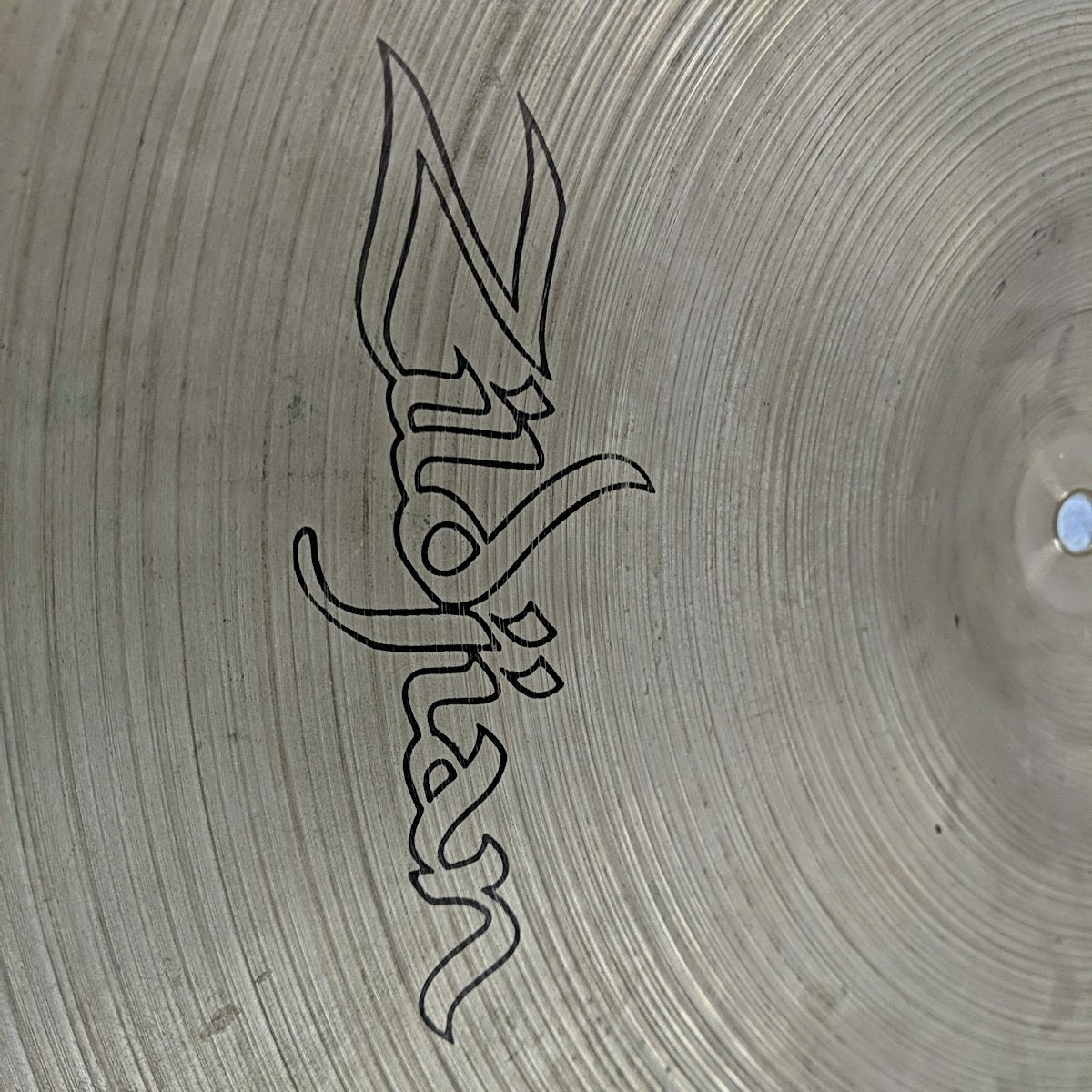 Zildjian 18 Avedis Thin Crash Hollow Logo Crash Cymbal