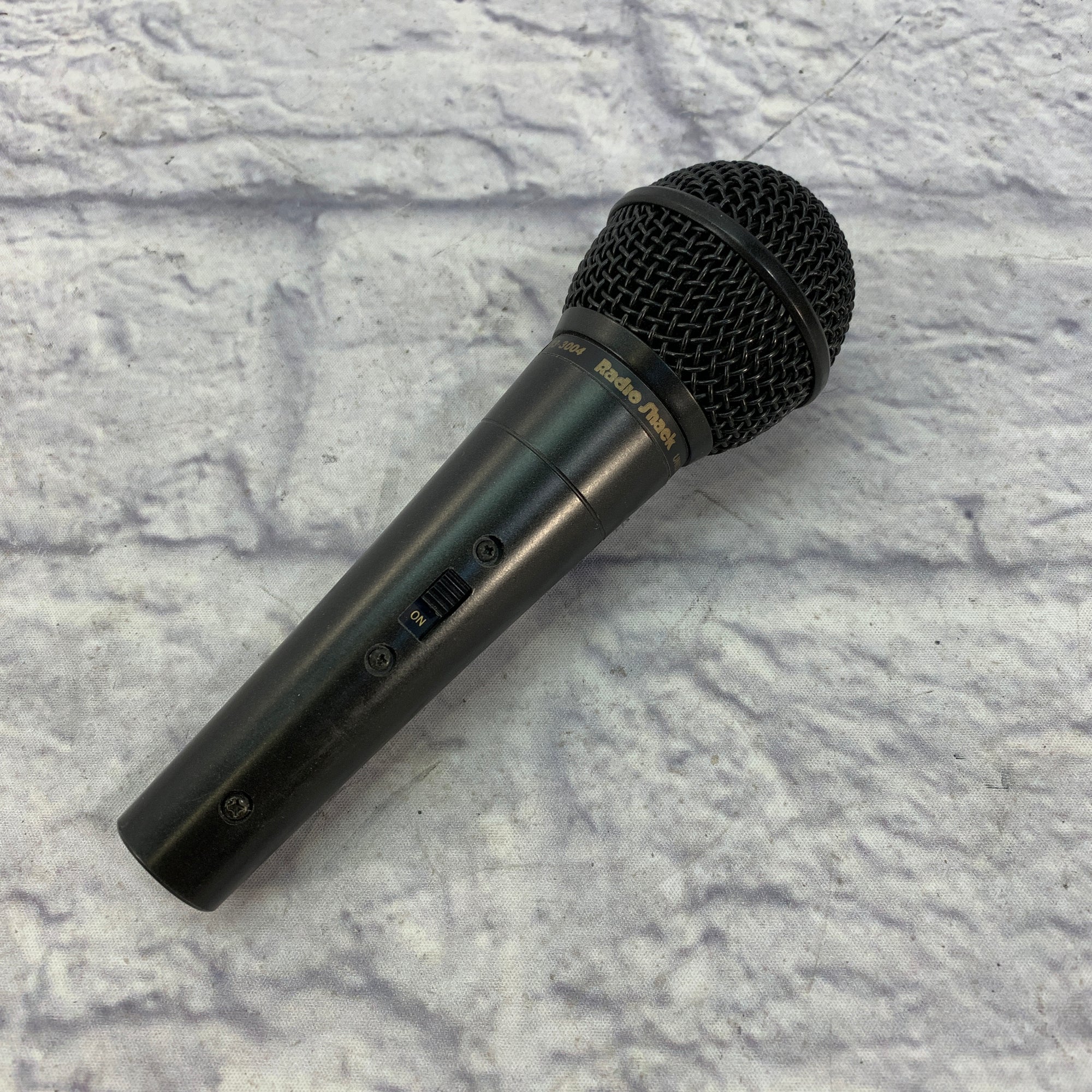 Radio Shack 33-3004 Unidirectional Dynamic Microphone