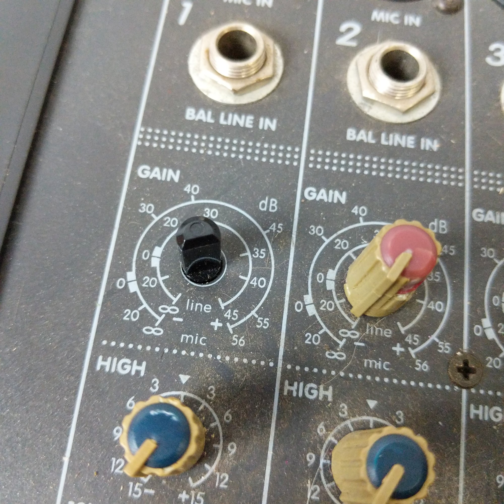 Yorkville AP818 800W 18 Channel Powered Stereo Mixer PA w/ Effects