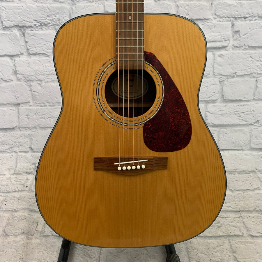 Yamaha F-335 Dreadnought Acoustic Guitar