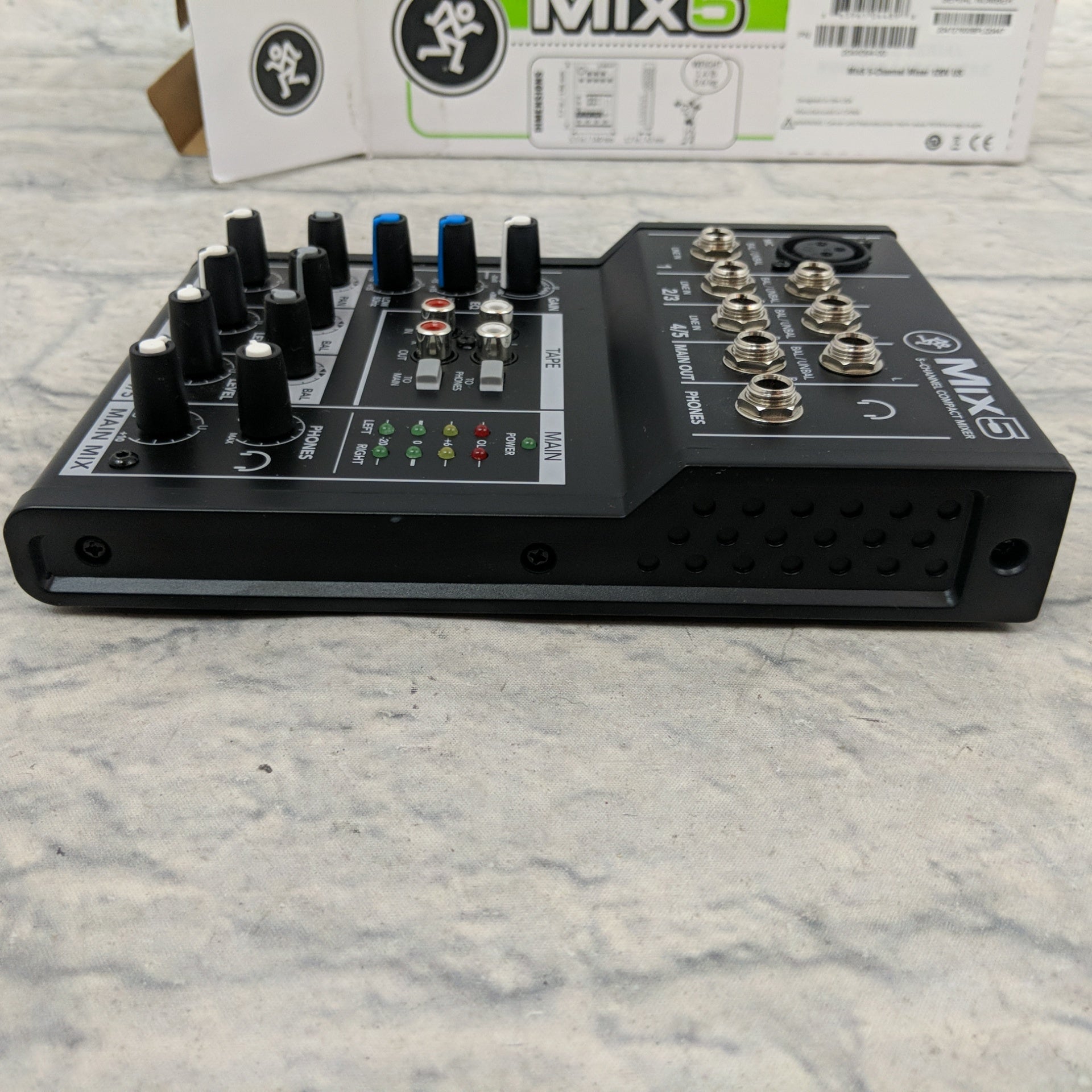 Mackie Mix5 5-input Compact Mixer - Evolution Music